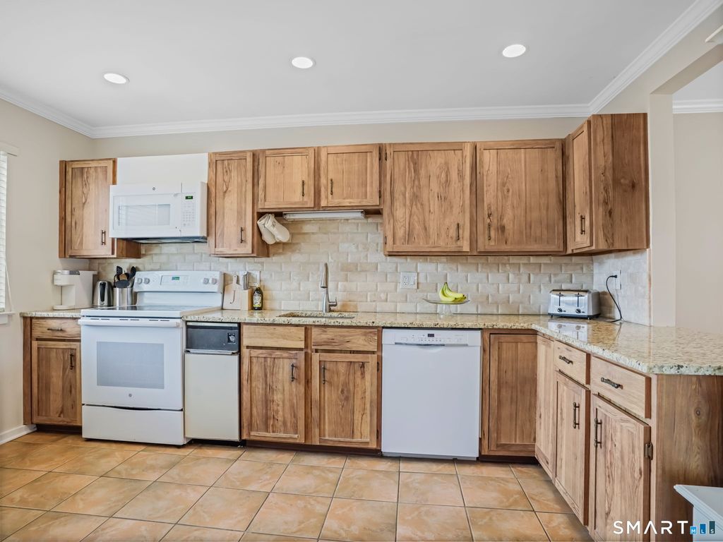 Photo of 16 Bouton Street E #(16) B6, Stamford, CT 06907 (MLS # 24164798)