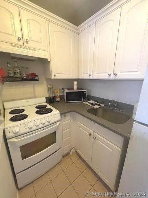 Tiny photo for 394 Courtland Avenue #3C, Stamford, CT 06906 (MLS # 24135778)