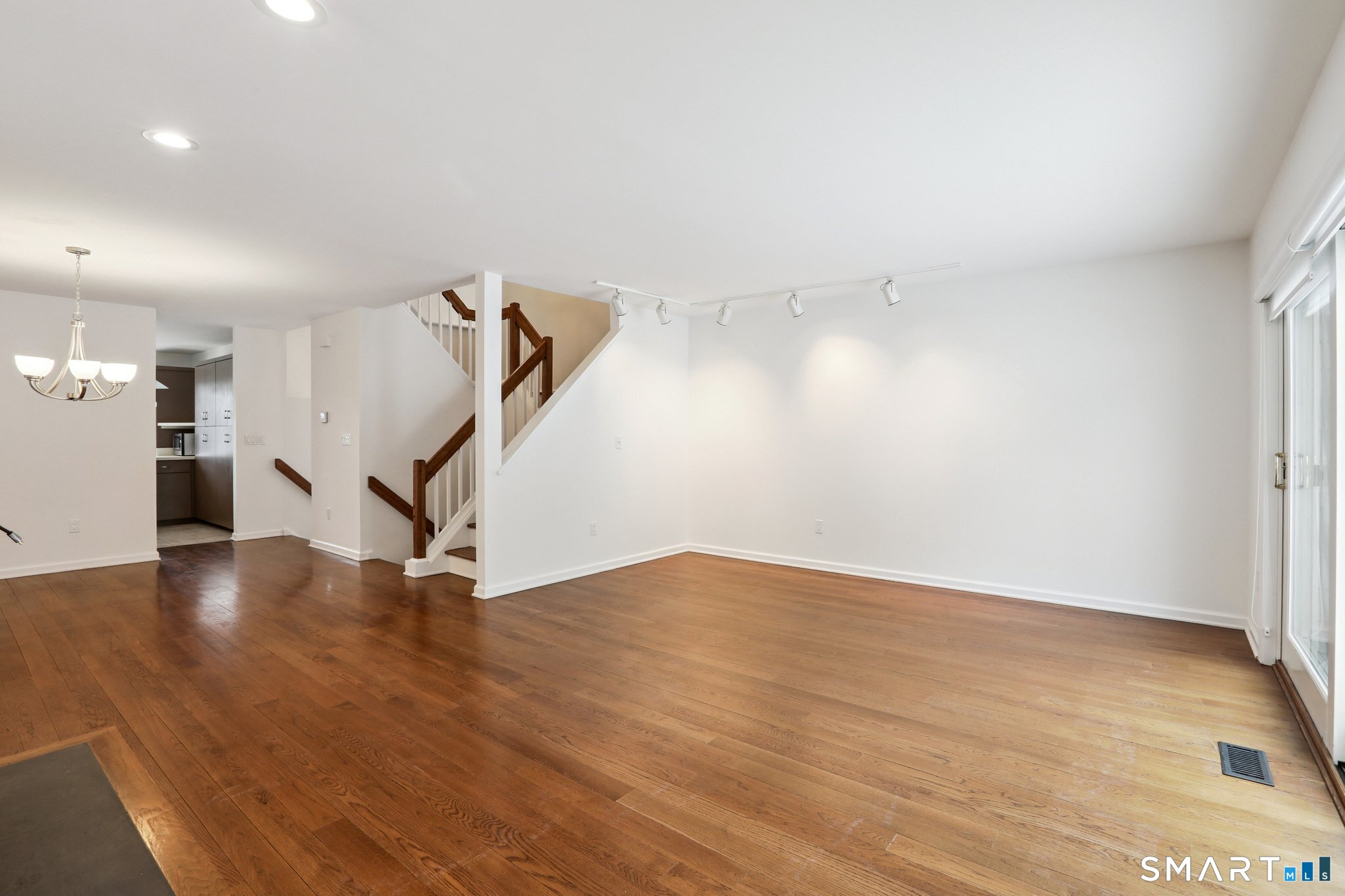 12 Boulevard Drive 15-104