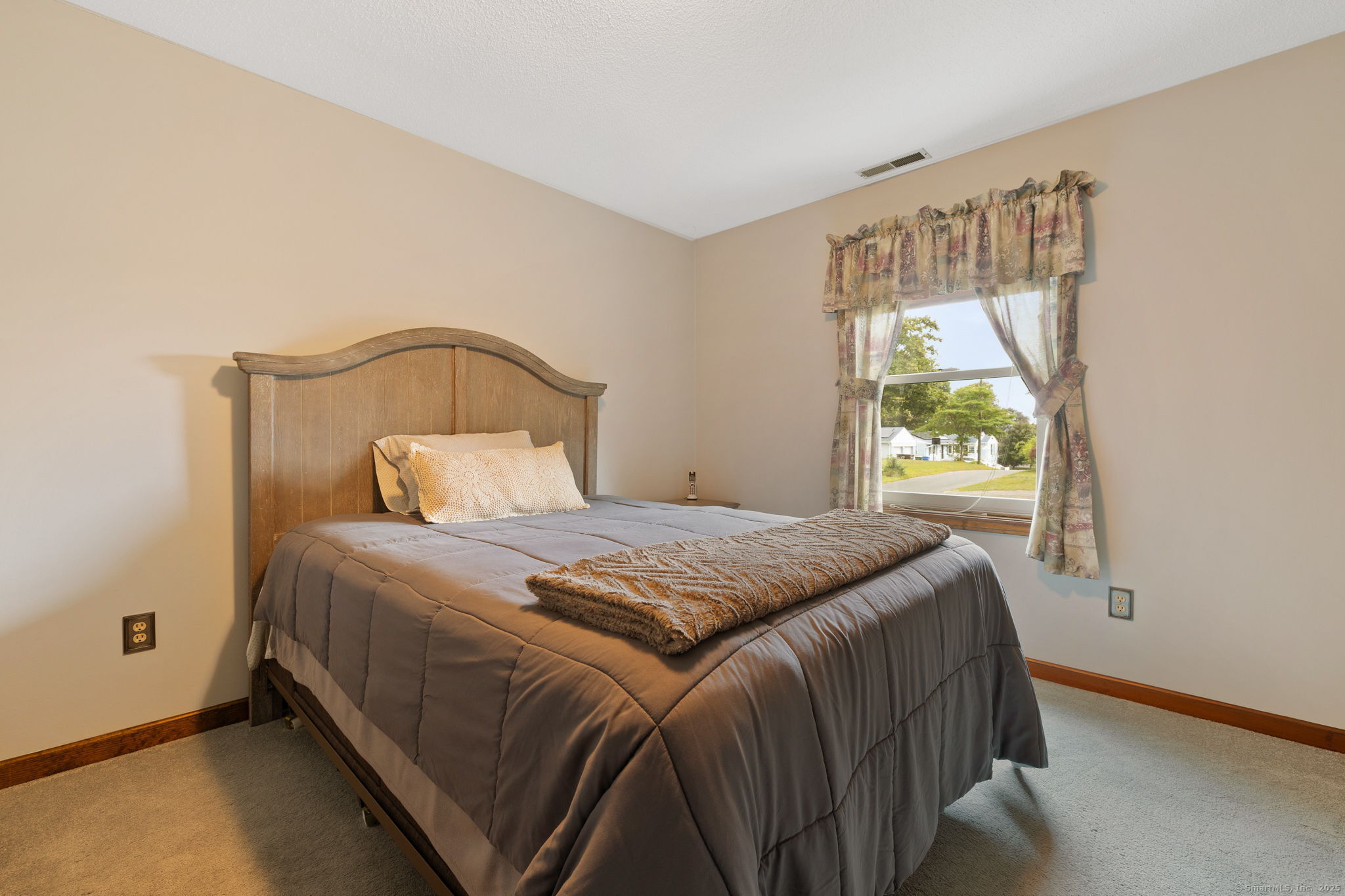 Waterbury, Connecticut 06705, United States, 5 Bedrooms Bedrooms, ,3 BathroomsBathrooms,Residential,Pending,210238