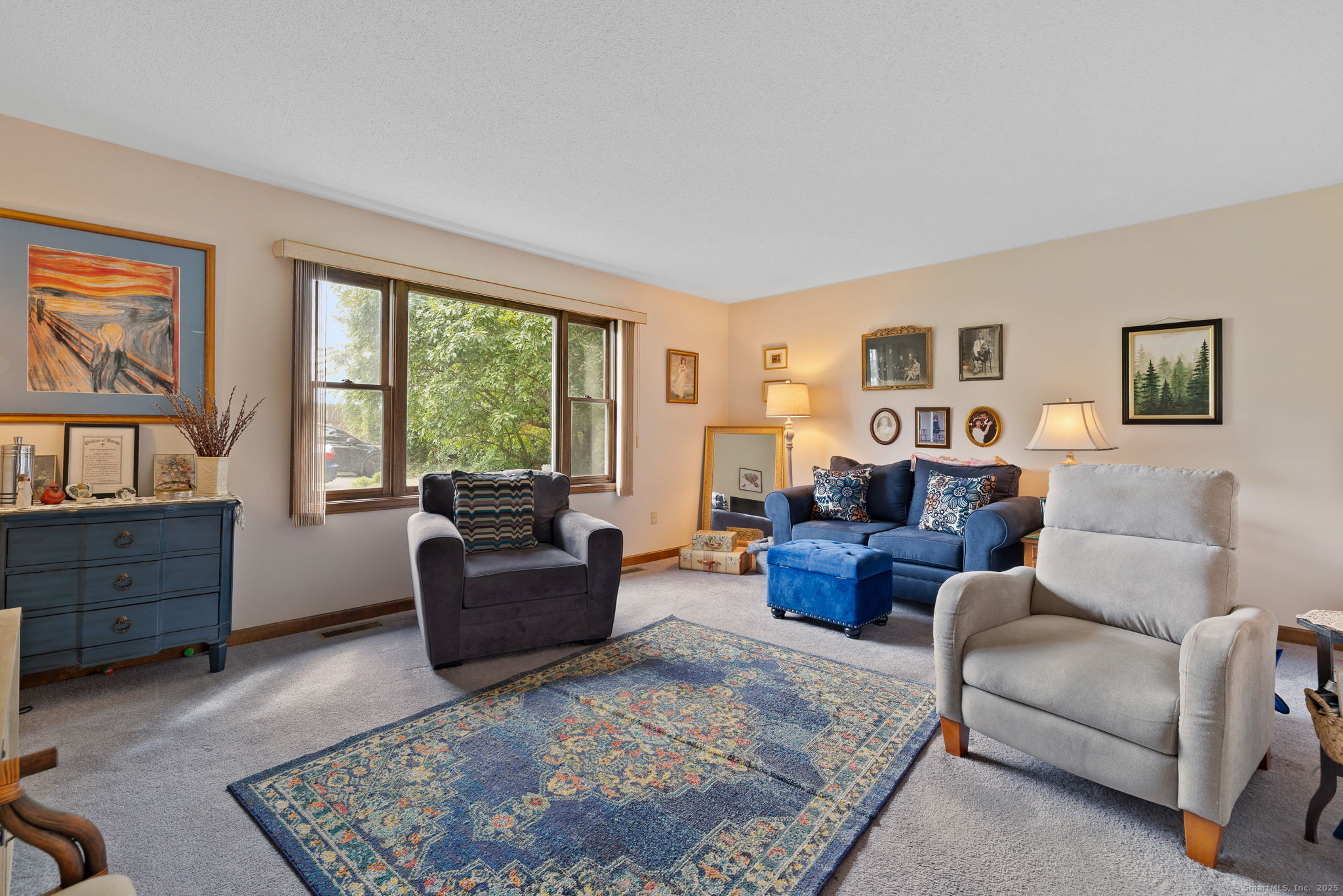 Waterbury, Connecticut 06705, United States, 5 Bedrooms Bedrooms, ,3 BathroomsBathrooms,Residential,Pending,210238