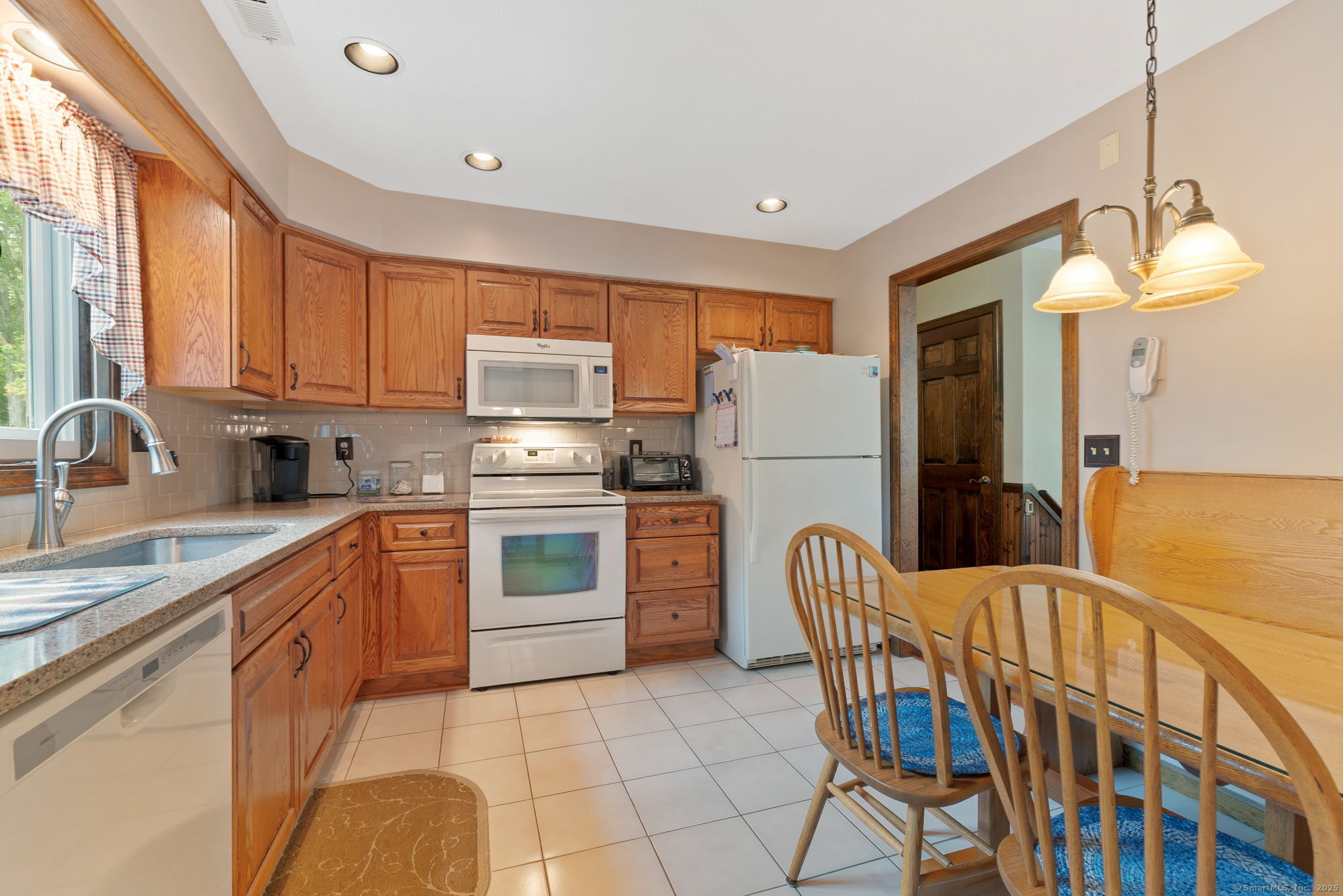 Waterbury, Connecticut 06705, United States, 5 Bedrooms Bedrooms, ,3 BathroomsBathrooms,Residential,Pending,210238