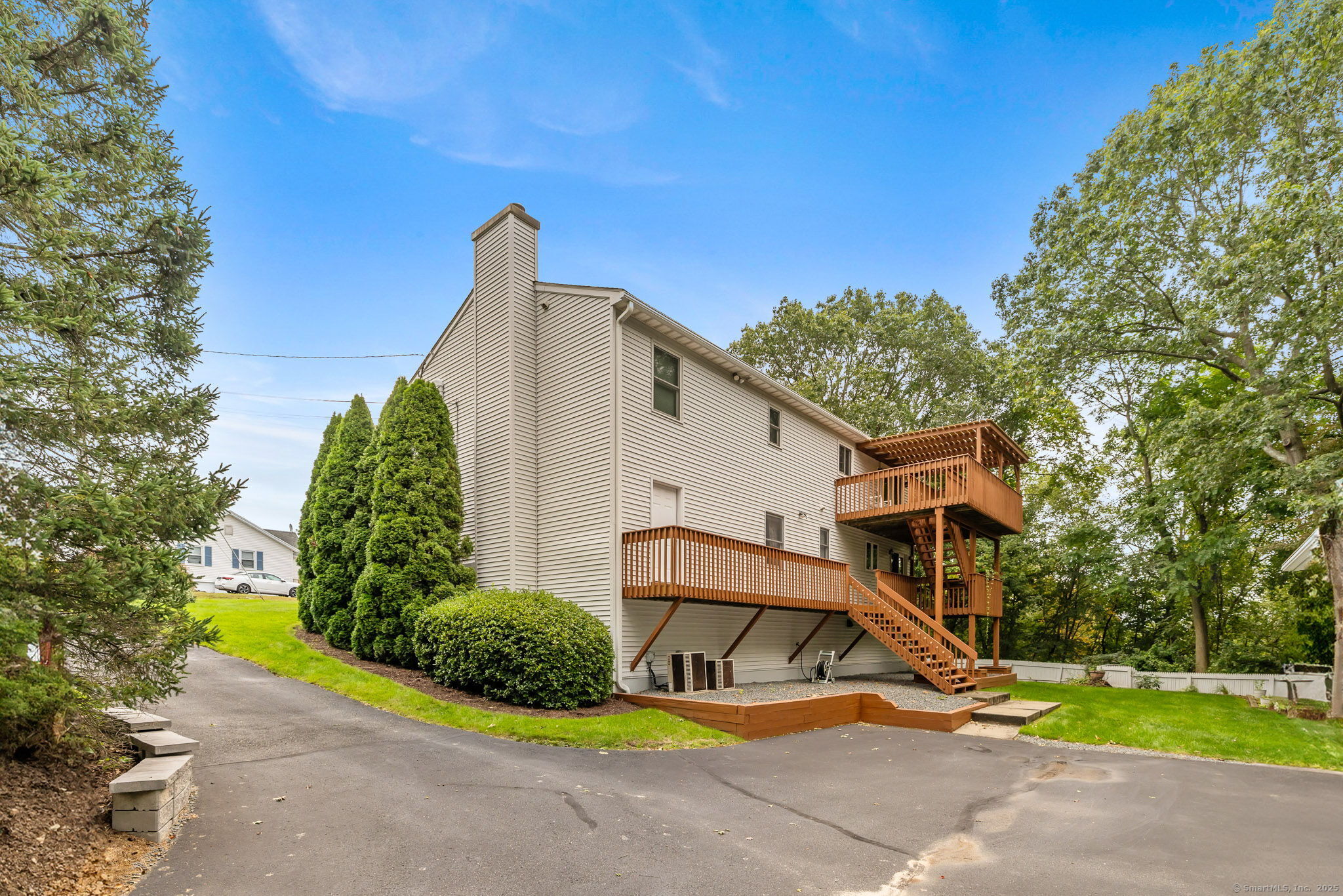 Waterbury, Connecticut 06705, United States, 5 Bedrooms Bedrooms, ,3 BathroomsBathrooms,Residential,Pending,210238