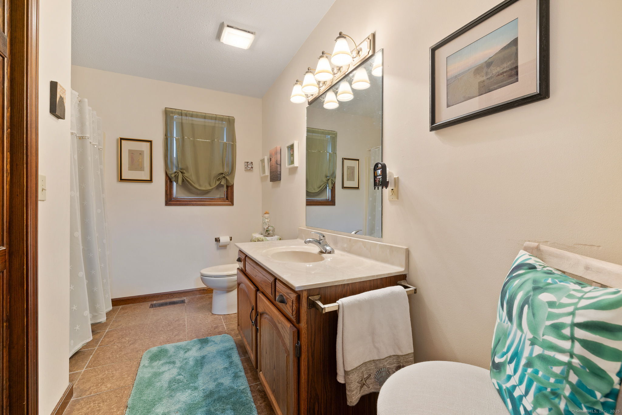 Waterbury, Connecticut 06705, United States, 5 Bedrooms Bedrooms, ,3 BathroomsBathrooms,Residential,Pending,210238