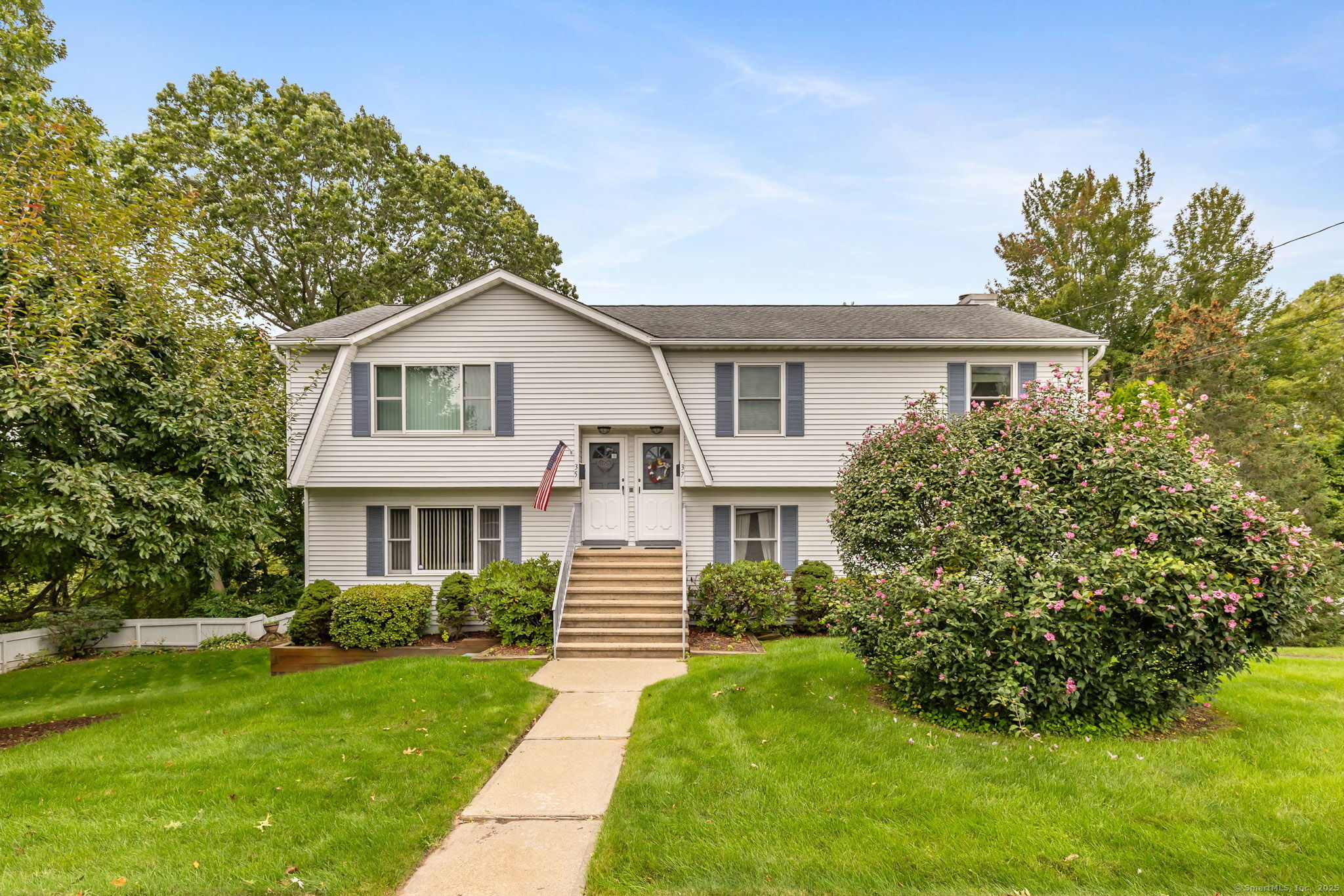 Waterbury, Connecticut 06705, United States, 5 Bedrooms Bedrooms, ,3 BathroomsBathrooms,Residential,Pending,210238