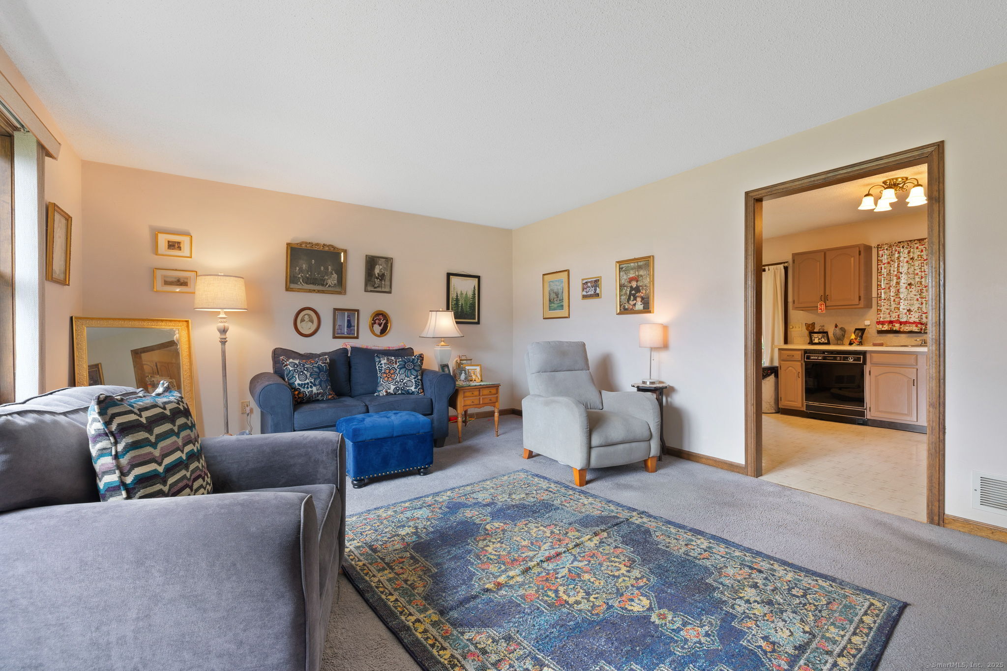 Waterbury, Connecticut 06705, United States, 5 Bedrooms Bedrooms, ,3 BathroomsBathrooms,Residential,Pending,210238