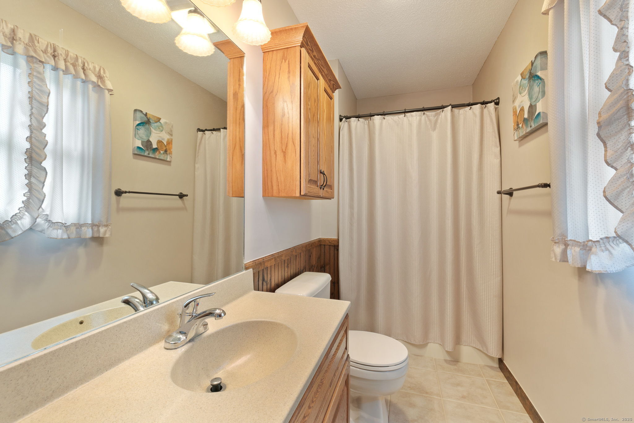 Waterbury, Connecticut 06705, United States, 5 Bedrooms Bedrooms, ,3 BathroomsBathrooms,Residential,Pending,210238