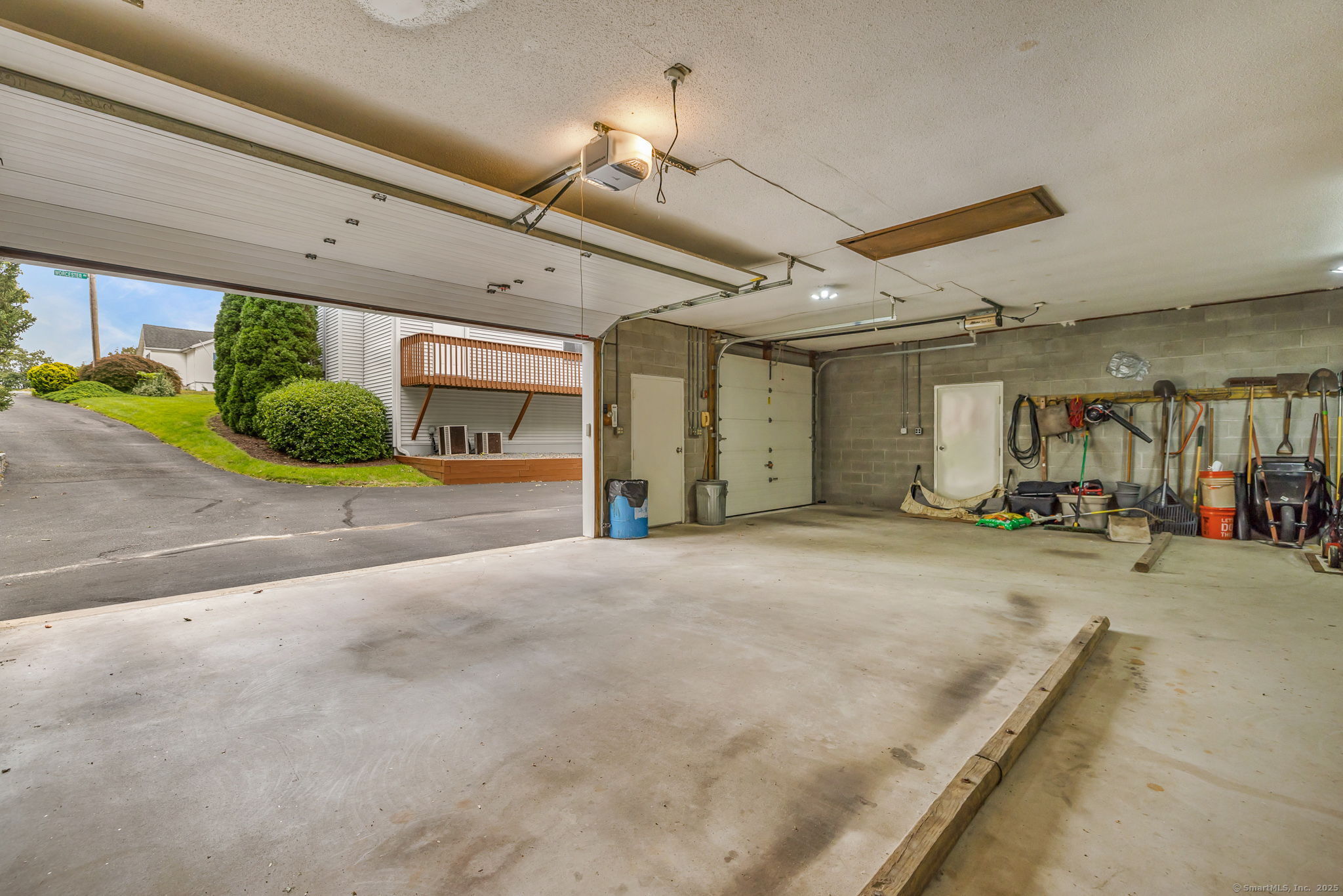 Waterbury, Connecticut 06705, United States, 5 Bedrooms Bedrooms, ,3 BathroomsBathrooms,Residential,Pending,210238