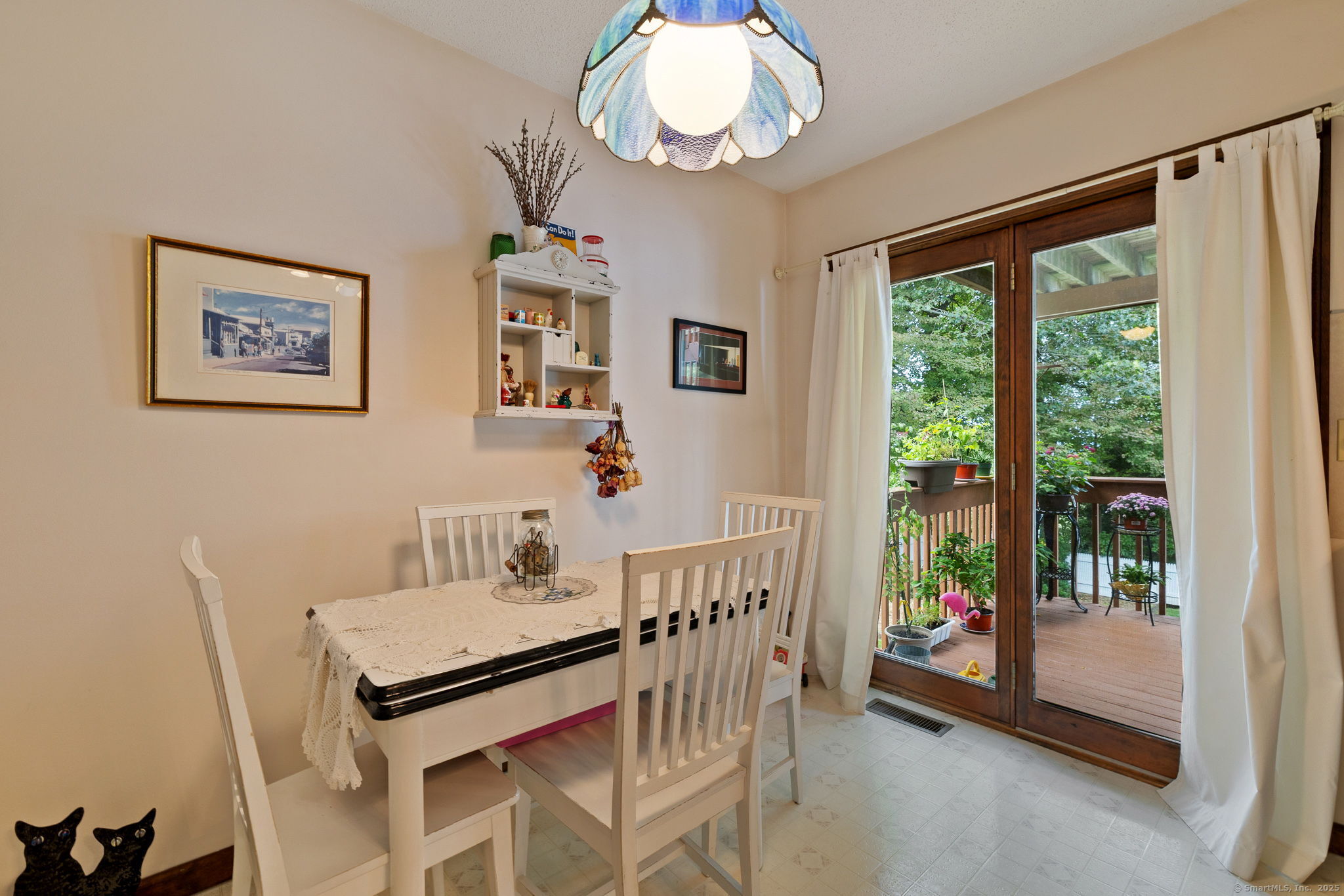 Waterbury, Connecticut 06705, United States, 5 Bedrooms Bedrooms, ,3 BathroomsBathrooms,Residential,Pending,210238