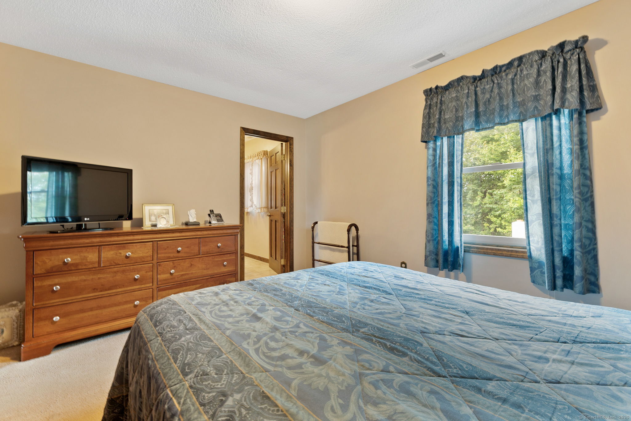 Waterbury, Connecticut 06705, United States, 5 Bedrooms Bedrooms, ,3 BathroomsBathrooms,Residential,Pending,210238