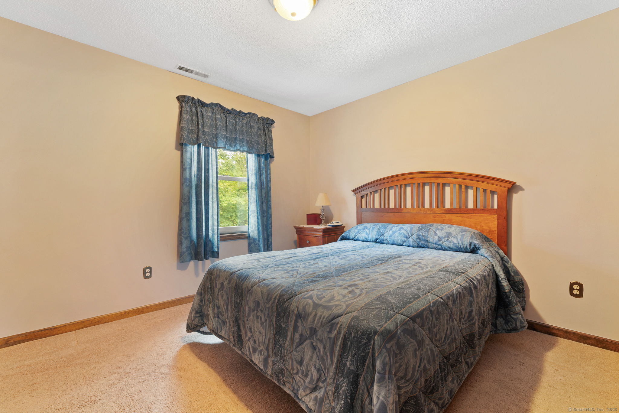 Waterbury, Connecticut 06705, United States, 5 Bedrooms Bedrooms, ,3 BathroomsBathrooms,Residential,Pending,210238