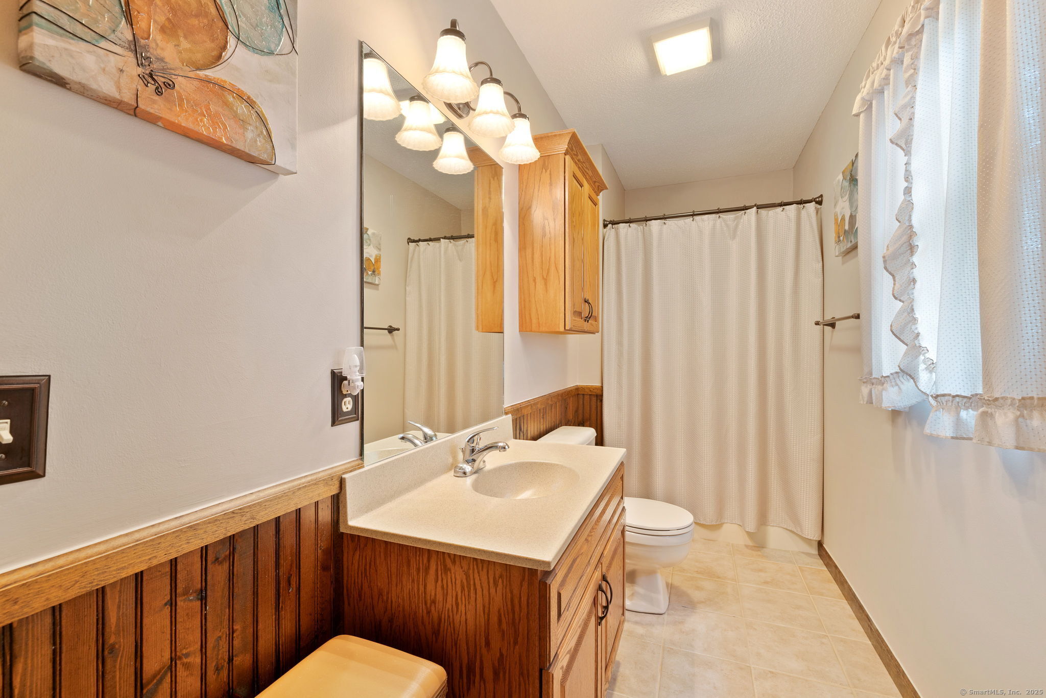 Waterbury, Connecticut 06705, United States, 5 Bedrooms Bedrooms, ,3 BathroomsBathrooms,Residential,Pending,210238