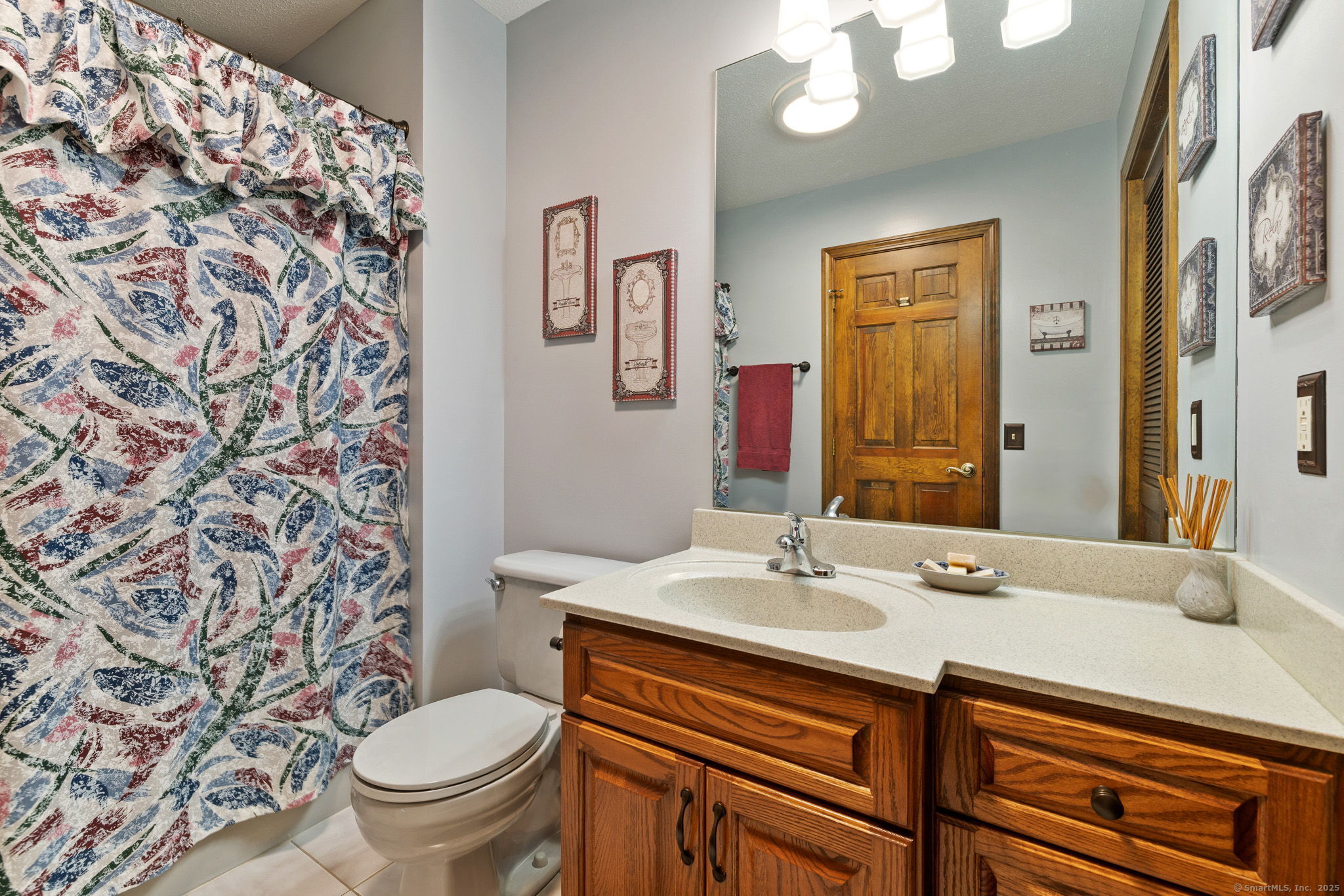 Waterbury, Connecticut 06705, United States, 5 Bedrooms Bedrooms, ,3 BathroomsBathrooms,Residential,Pending,210238