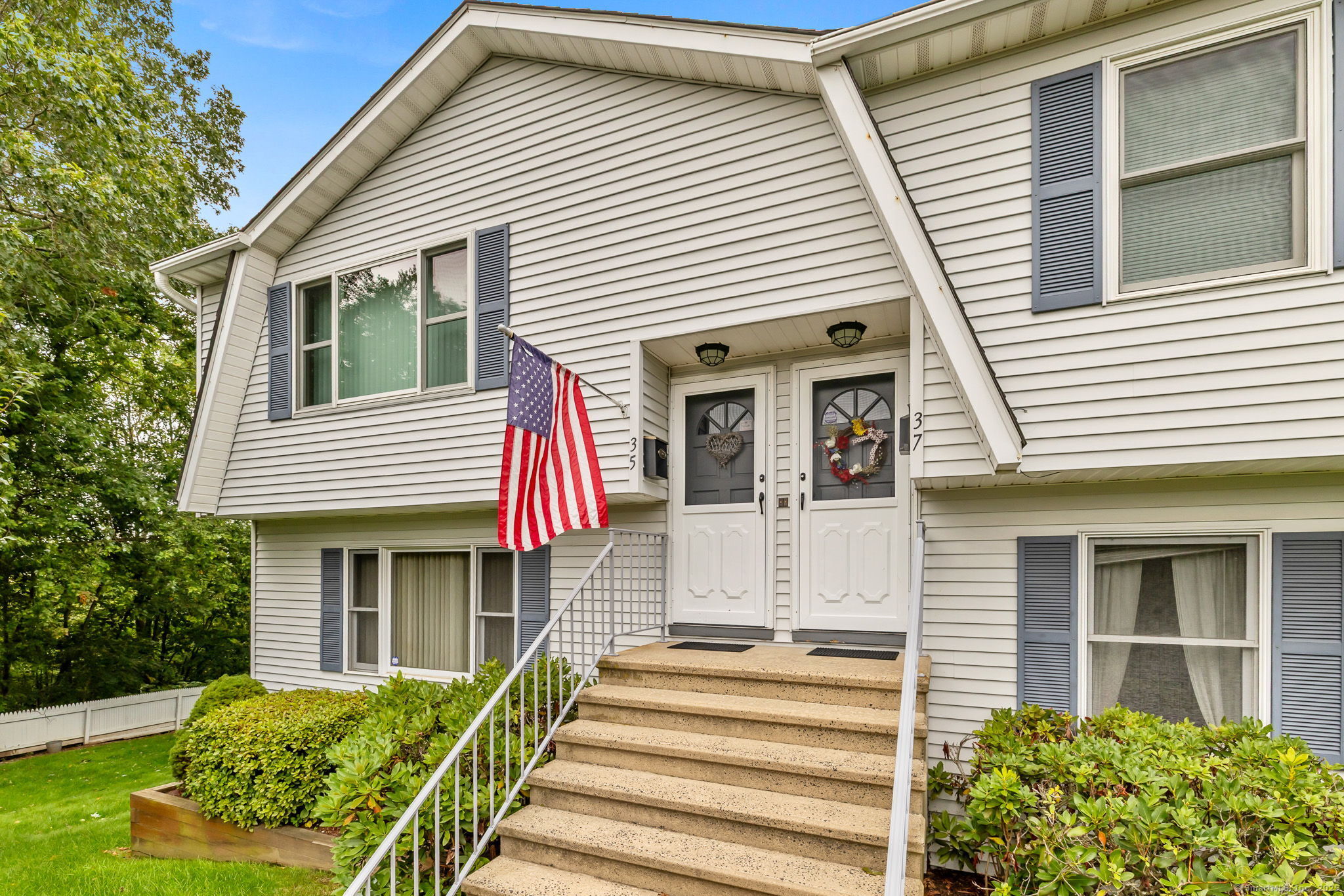 Waterbury, Connecticut 06705, United States, 5 Bedrooms Bedrooms, ,3 BathroomsBathrooms,Residential,Pending,210238