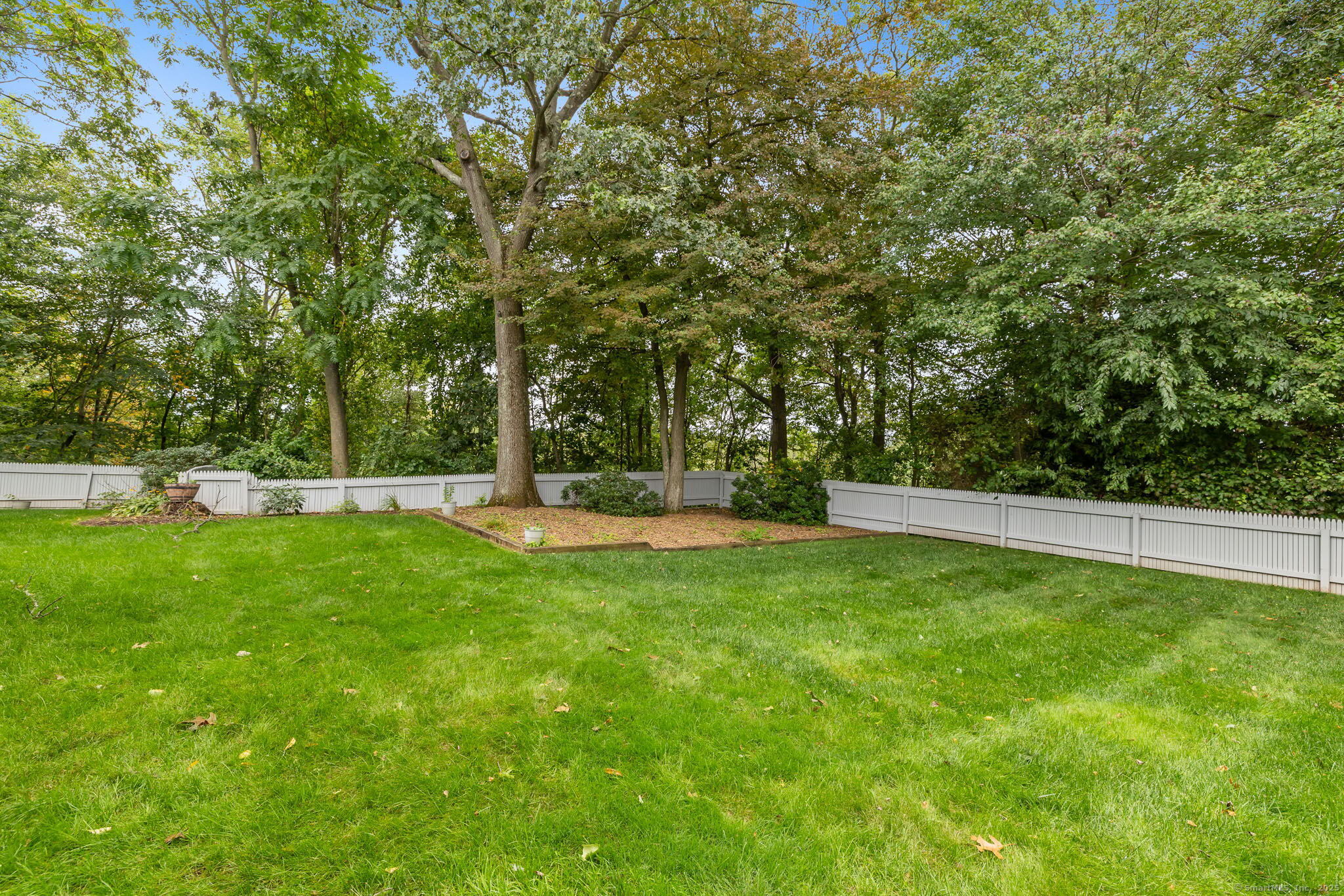 Waterbury, Connecticut 06705, United States, 5 Bedrooms Bedrooms, ,3 BathroomsBathrooms,Residential,Pending,210238