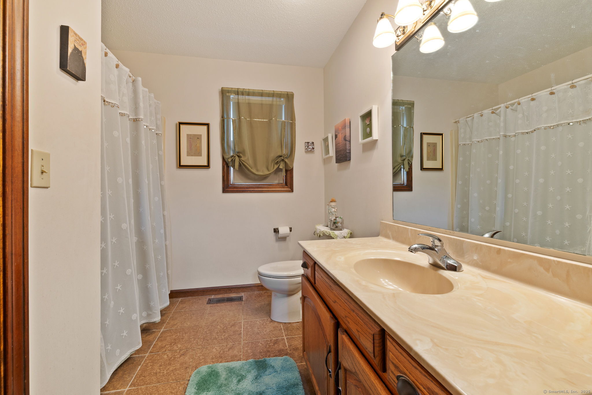 Waterbury, Connecticut 06705, United States, 5 Bedrooms Bedrooms, ,3 BathroomsBathrooms,Residential,Pending,210238