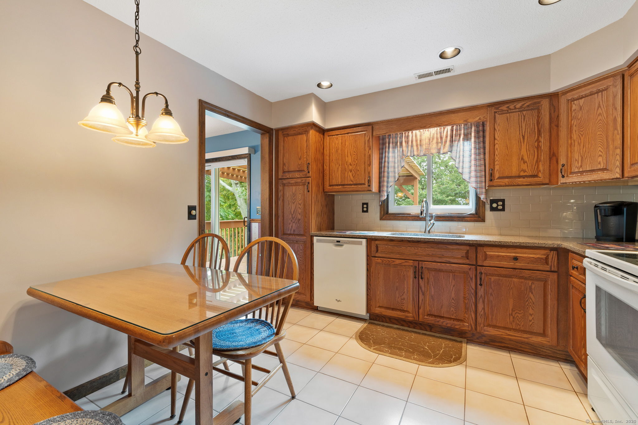 Waterbury, Connecticut 06705, United States, 5 Bedrooms Bedrooms, ,3 BathroomsBathrooms,Residential,Pending,210238