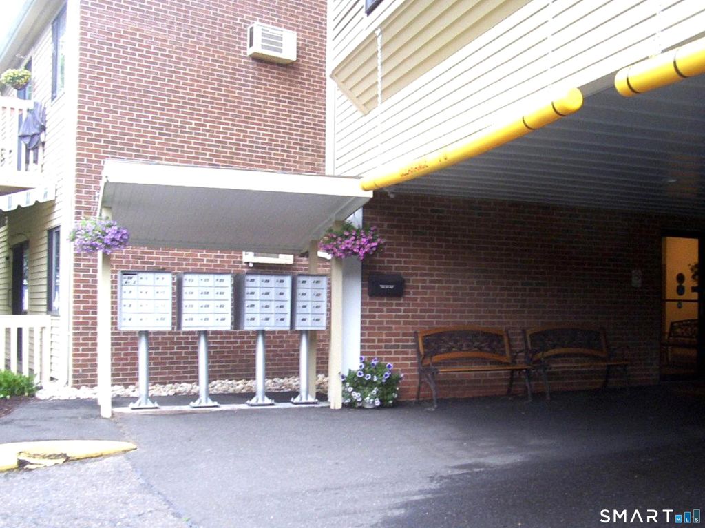 Photo of 40 Firetown Road #20, Simsbury, CT 06070 (MLS # 24164204)