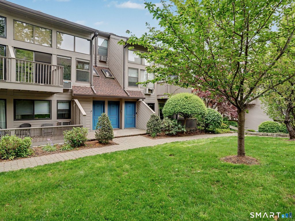 Photo of 1465 E Putnam Avenue #207, Greenwich, CT 06870 (MLS # 24175843)