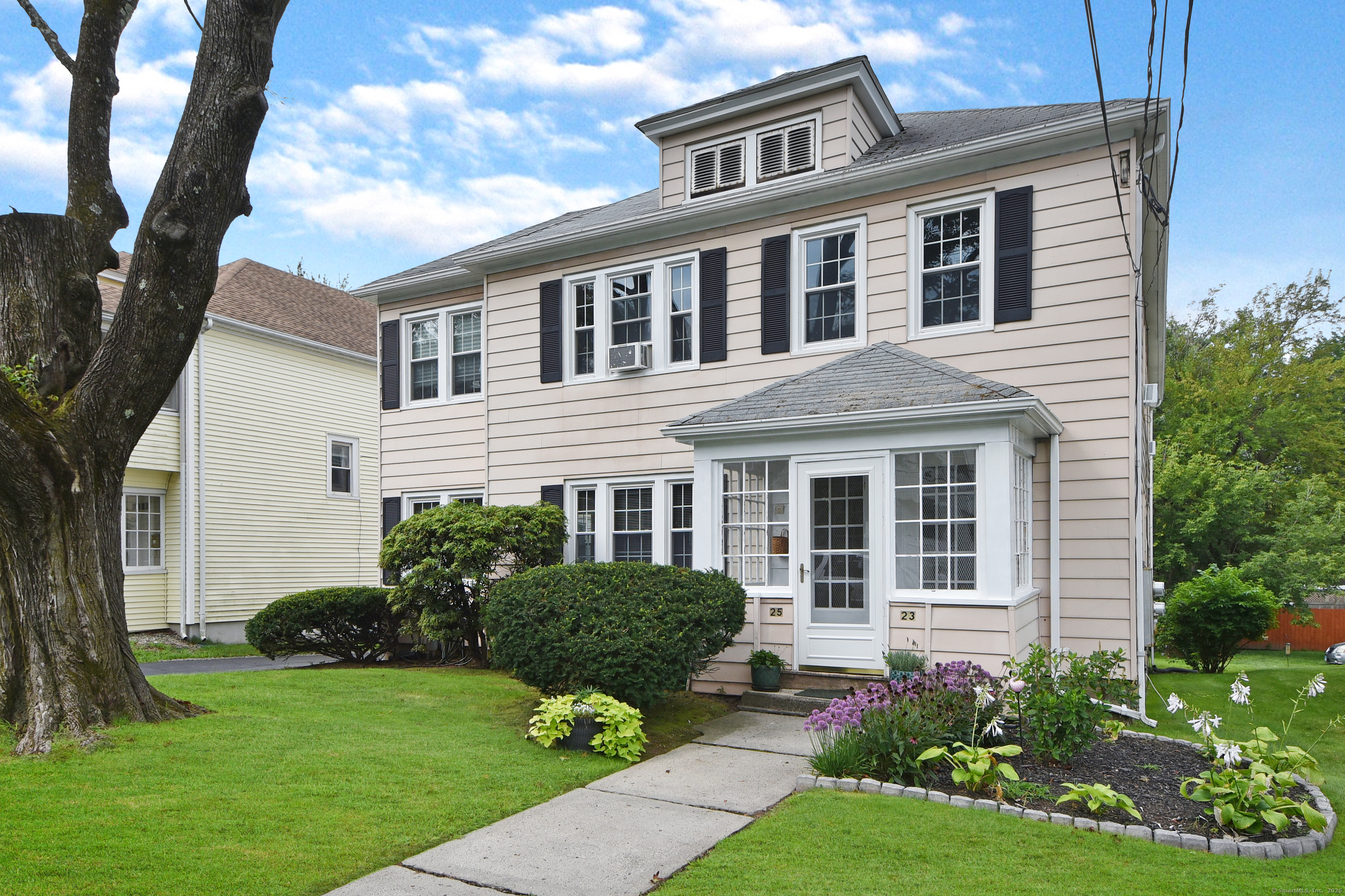 West Hartford, Connecticut 06119, United States, 3 Bedrooms Bedrooms, ,1 BathroomBathrooms,Residential,Pending,201346