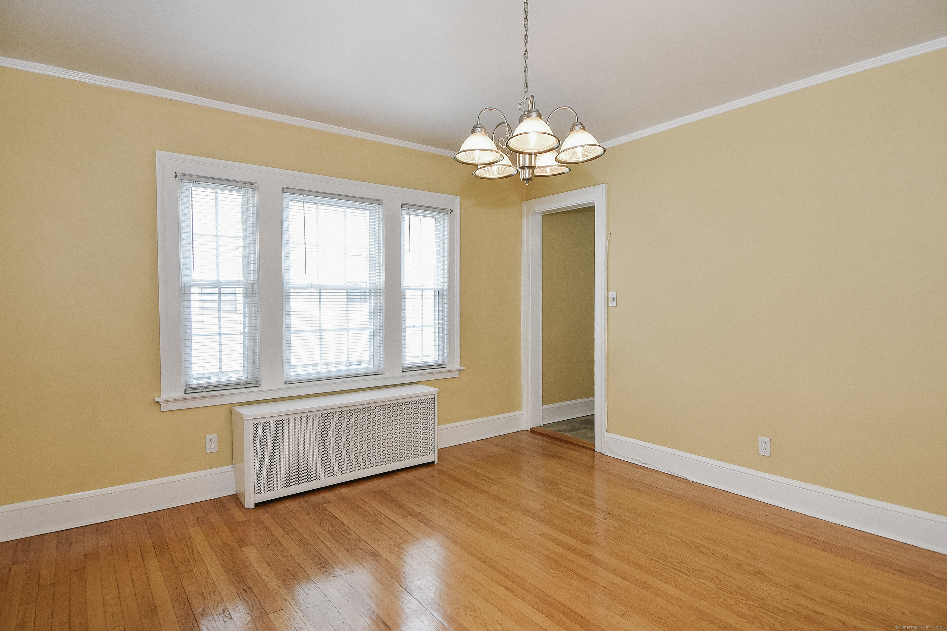 West Hartford, Connecticut 06119, United States, 3 Bedrooms Bedrooms, ,1 BathroomBathrooms,Residential,Pending,201346