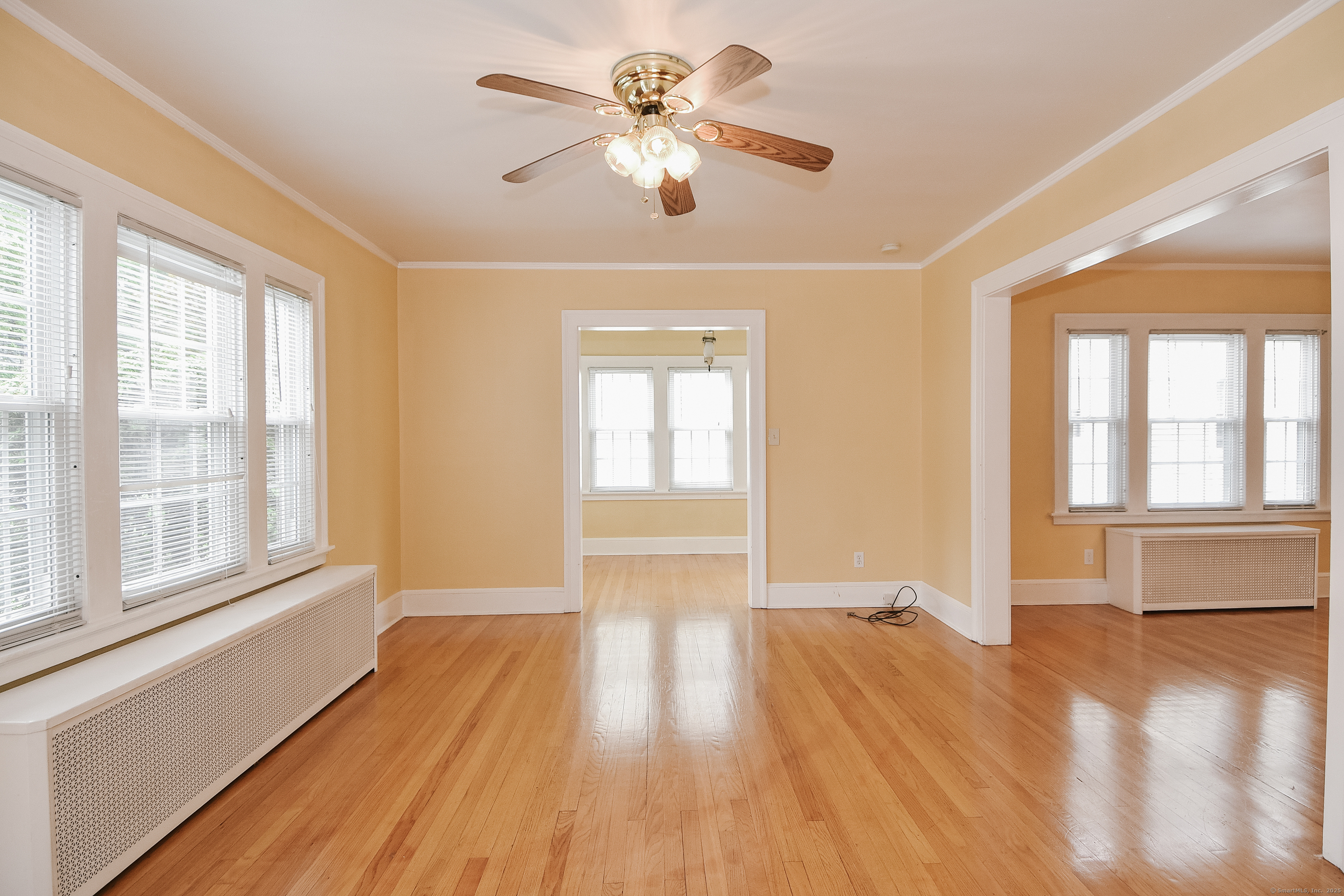 West Hartford, Connecticut 06119, United States, 3 Bedrooms Bedrooms, ,1 BathroomBathrooms,Residential,Pending,201346