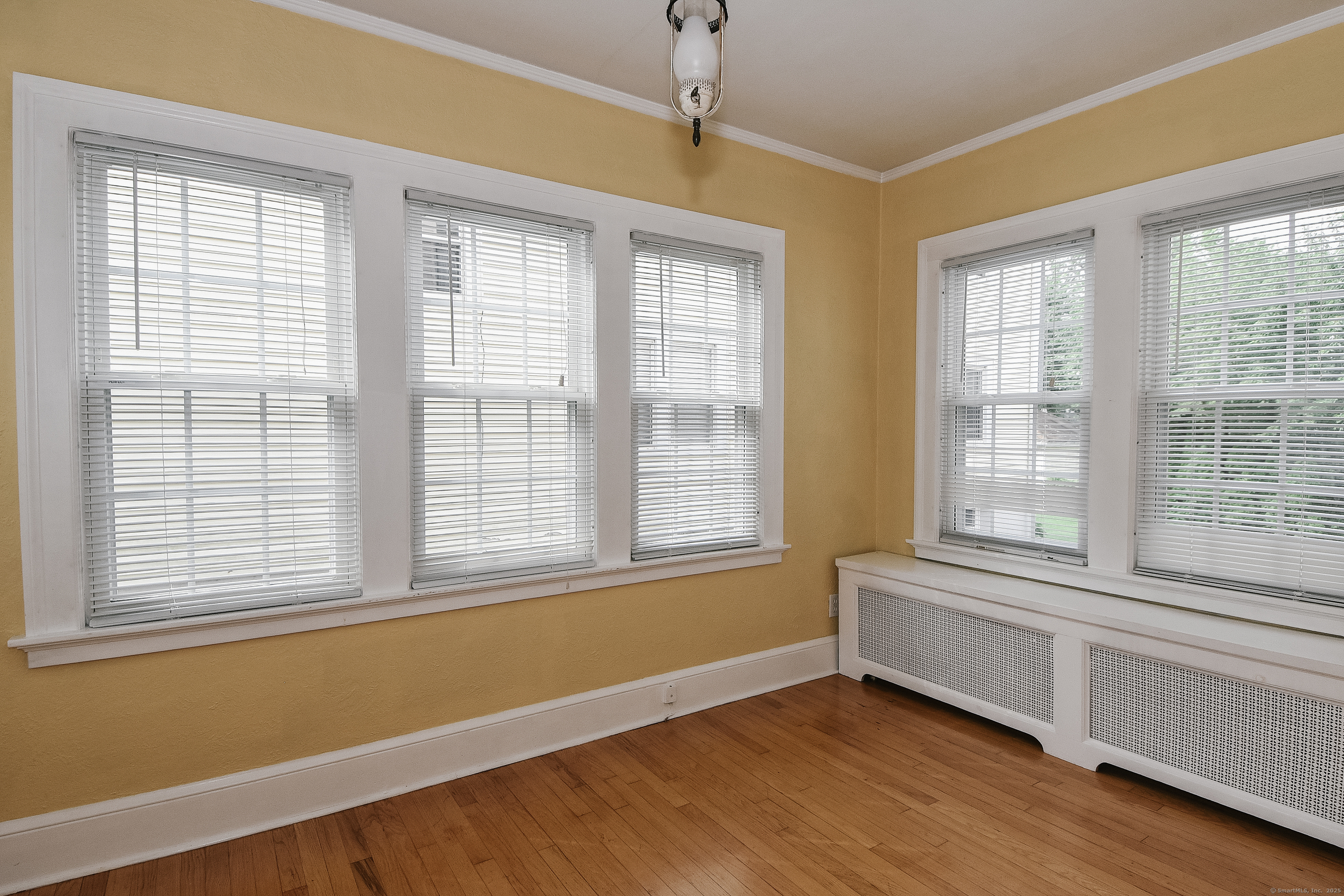 West Hartford, Connecticut 06119, United States, 3 Bedrooms Bedrooms, ,1 BathroomBathrooms,Residential,Pending,201346