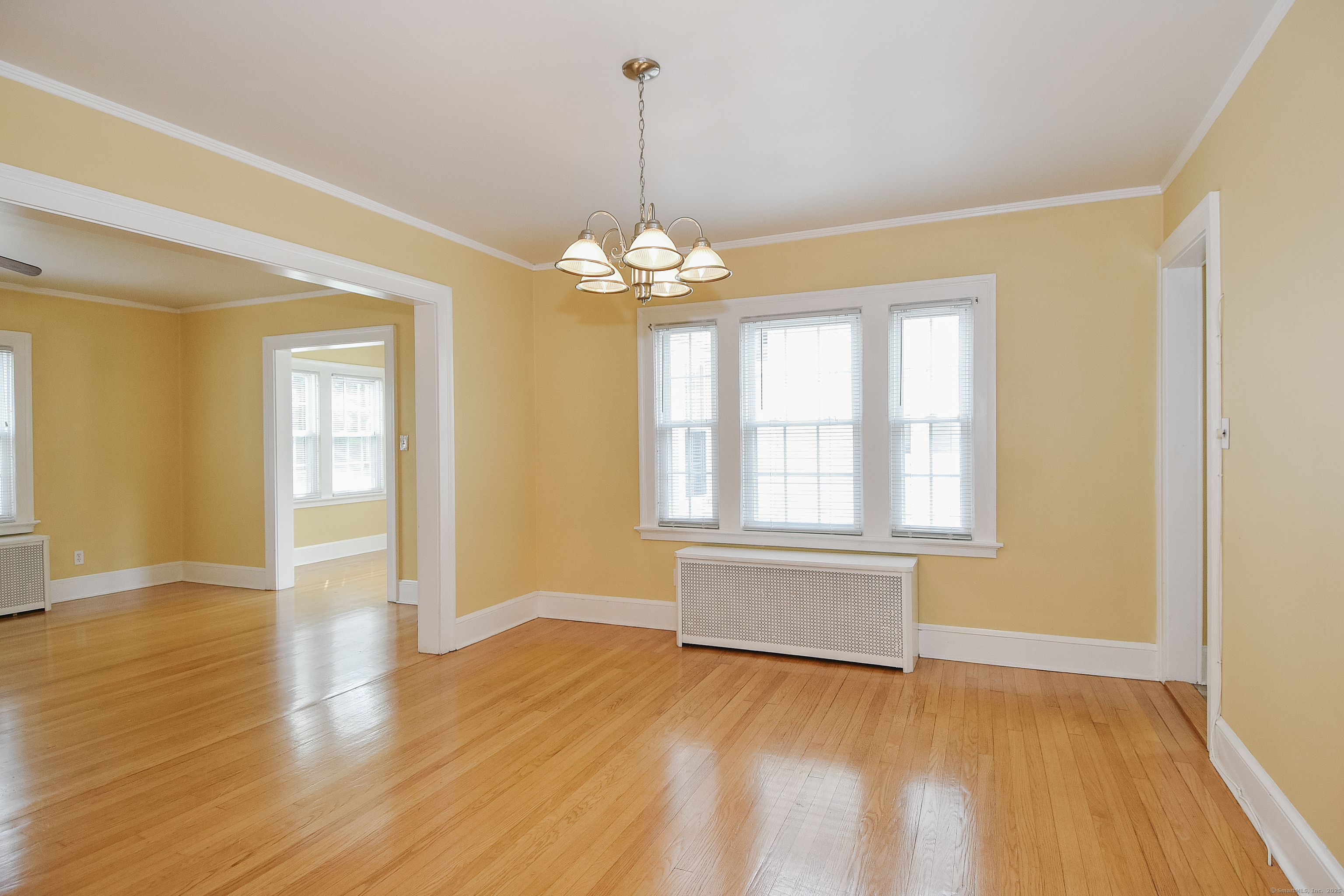 West Hartford, Connecticut 06119, United States, 3 Bedrooms Bedrooms, ,1 BathroomBathrooms,Residential,Pending,201346