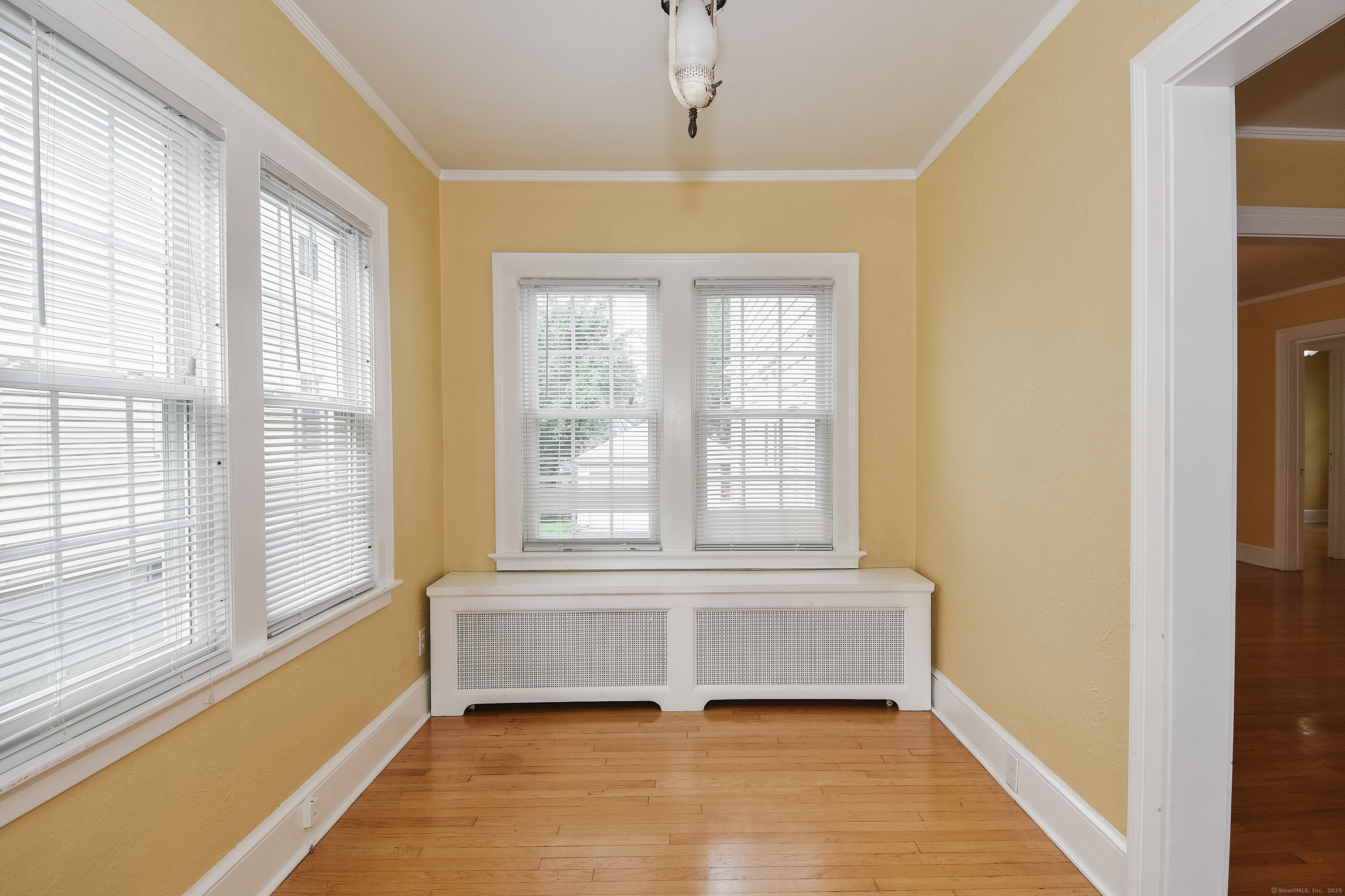 West Hartford, Connecticut 06119, United States, 3 Bedrooms Bedrooms, ,1 BathroomBathrooms,Residential,Pending,201346