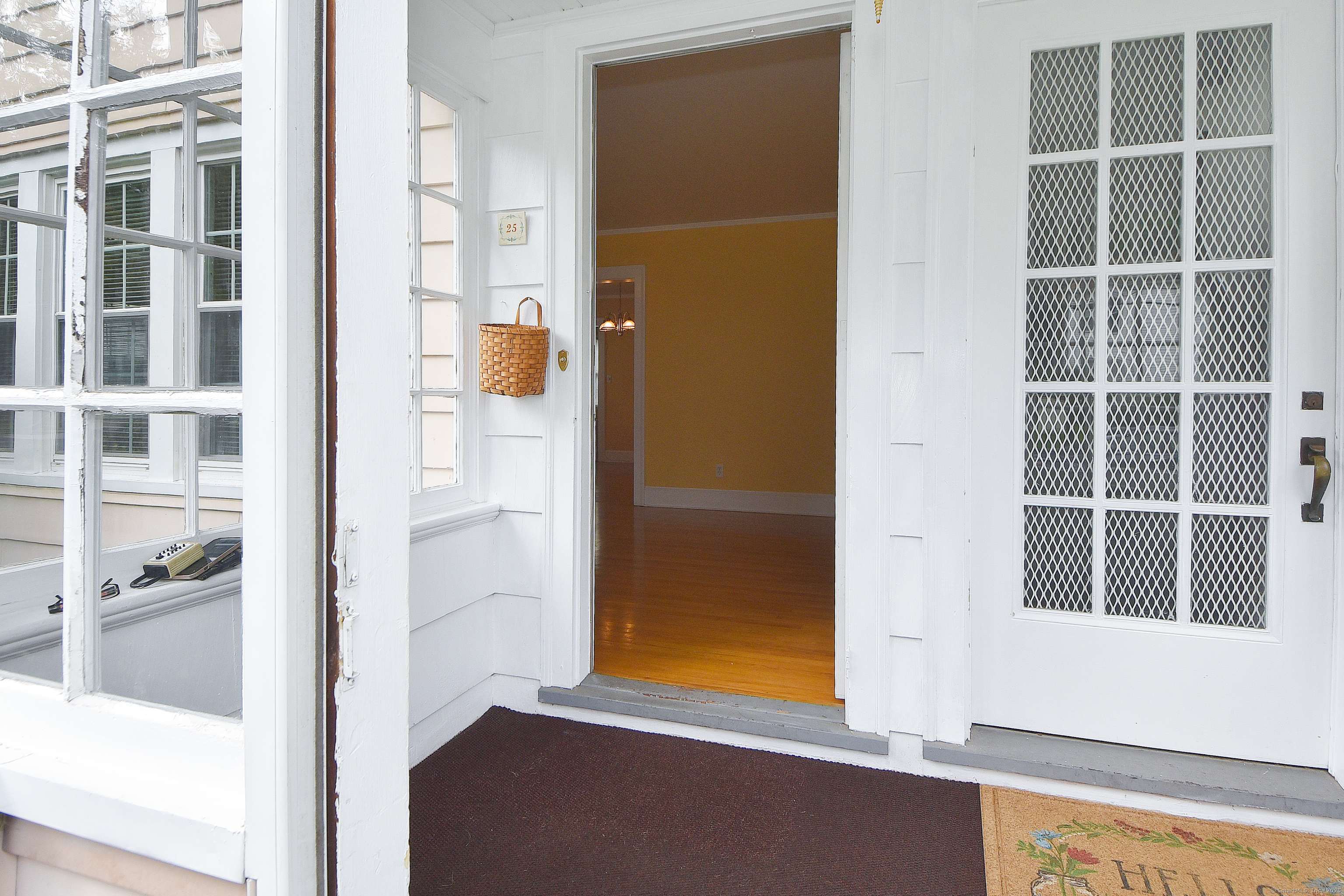 West Hartford, Connecticut 06119, United States, 3 Bedrooms Bedrooms, ,1 BathroomBathrooms,Residential,Pending,201346