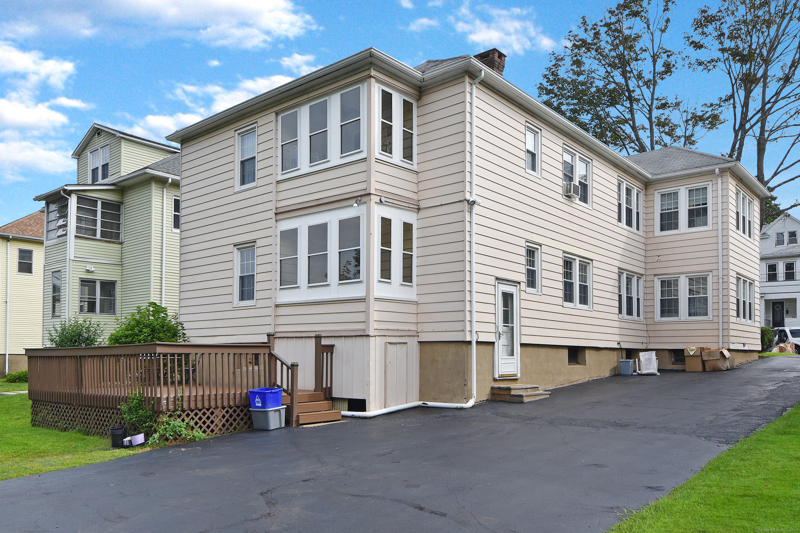 West Hartford, Connecticut 06119, United States, 3 Bedrooms Bedrooms, ,1 BathroomBathrooms,Residential,Pending,201346