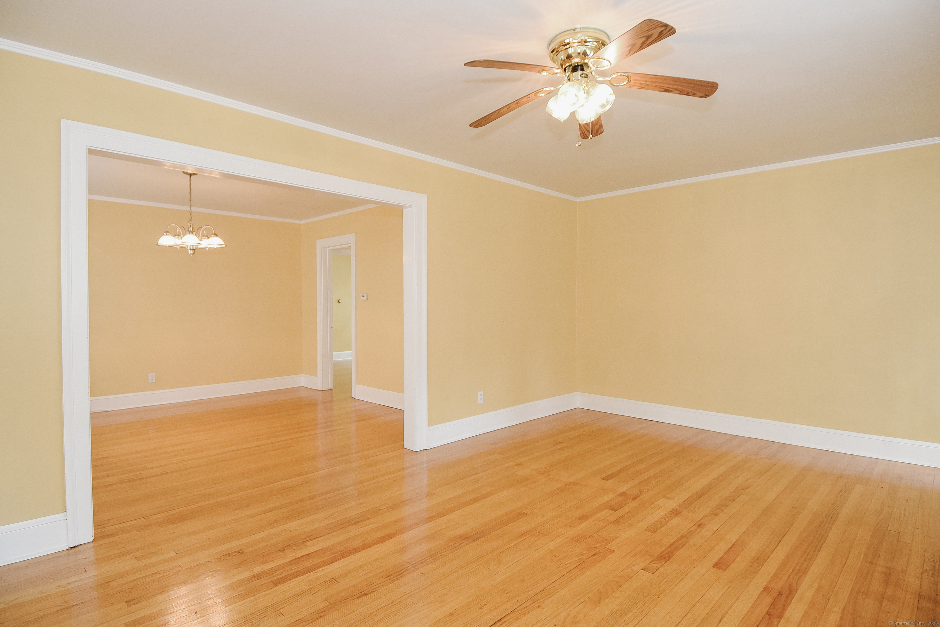 West Hartford, Connecticut 06119, United States, 3 Bedrooms Bedrooms, ,1 BathroomBathrooms,Residential,Pending,201346