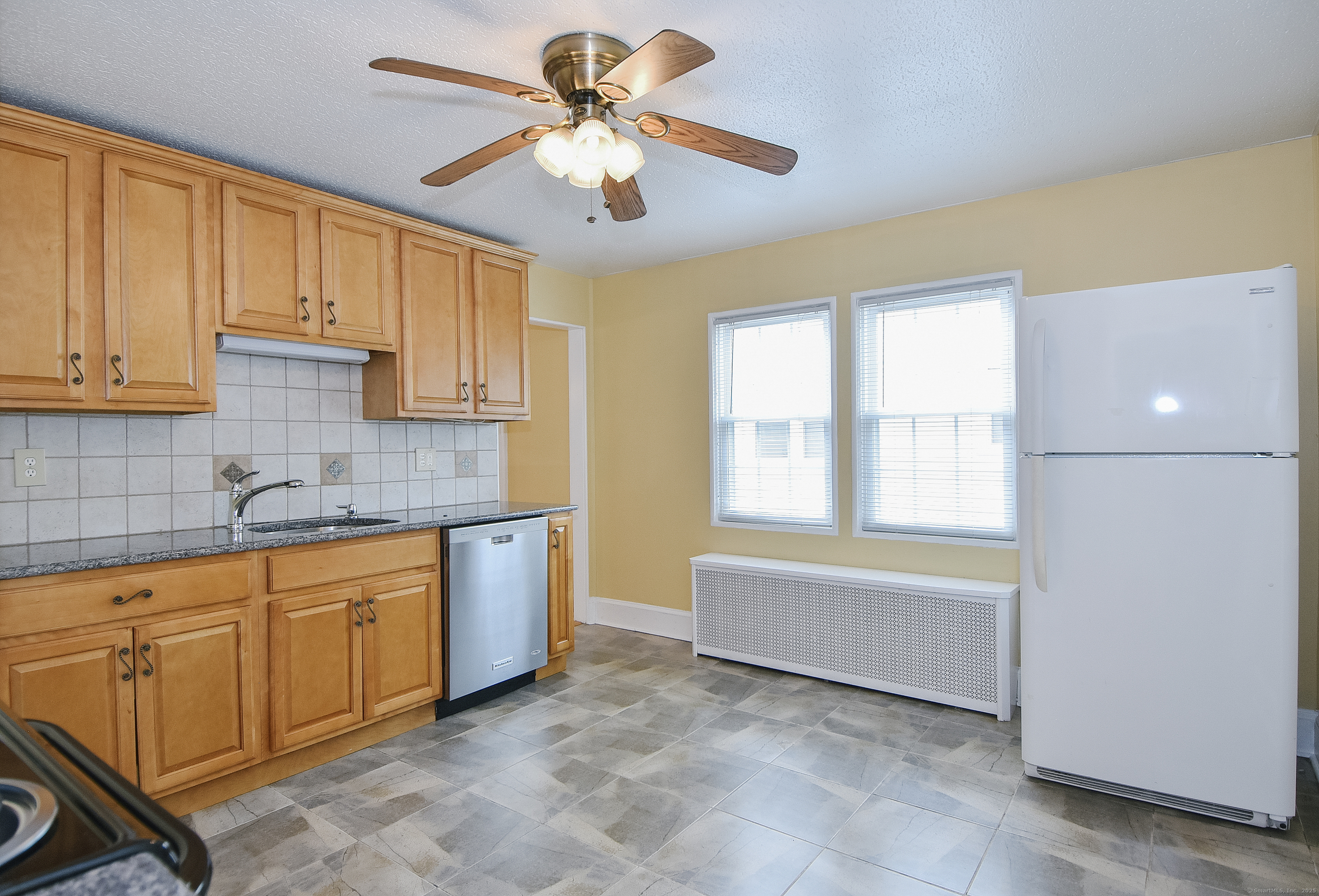 West Hartford, Connecticut 06119, United States, 3 Bedrooms Bedrooms, ,1 BathroomBathrooms,Residential,Pending,201346