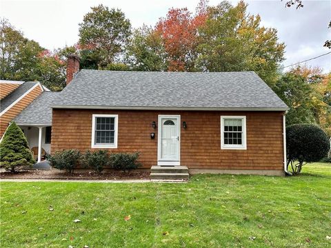 Photo of 31 Cottage Place, Old Saybrook, CT 06475 (MLS # 24125472)