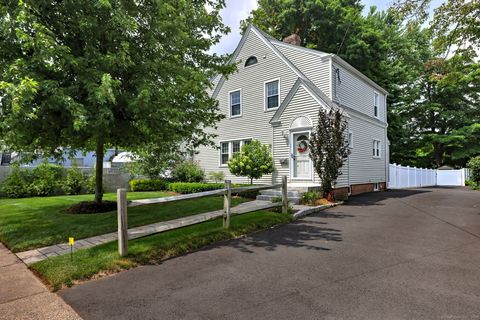 Photo of 18 Day Spring Avenue, Hamden, CT 06518 (MLS # 24149652)