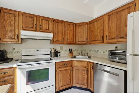 Tiny photo for 2 Farmington Meadow Drive #2, Farmington, CT 06032 (MLS # 24118546)