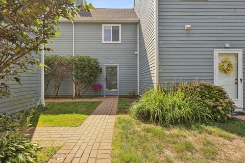 Tiny photo for 2 Farmington Meadow Drive #2, Farmington, CT 06032 (MLS # 24118546)