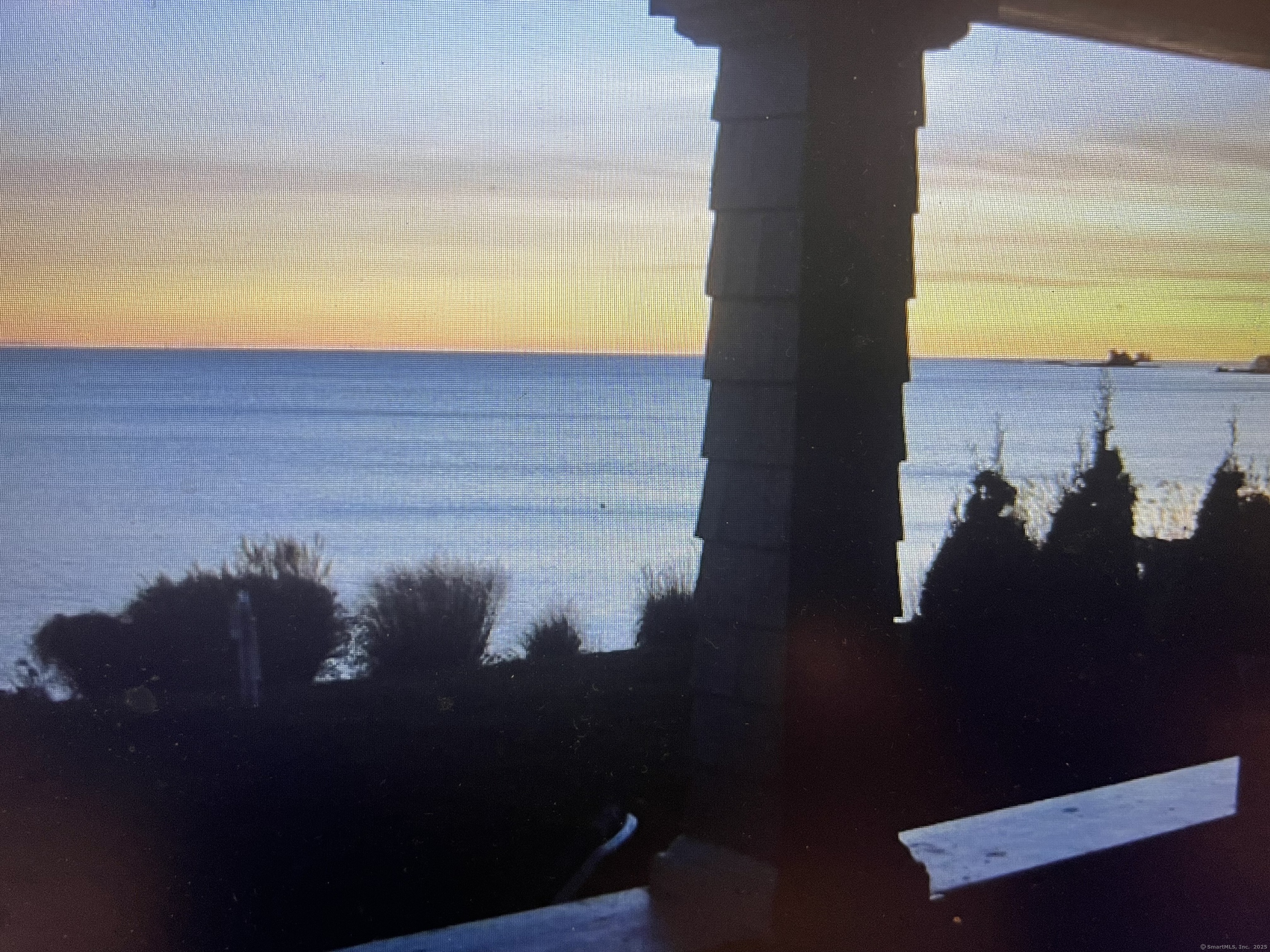 3 Crescent Bluff Avenue