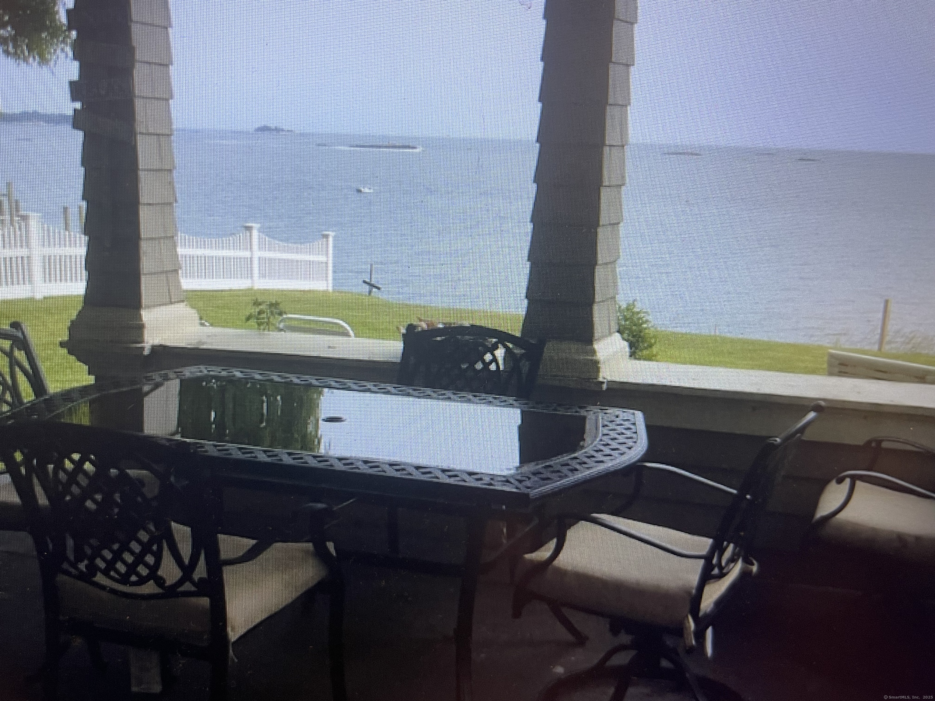 3 Crescent Bluff Avenue