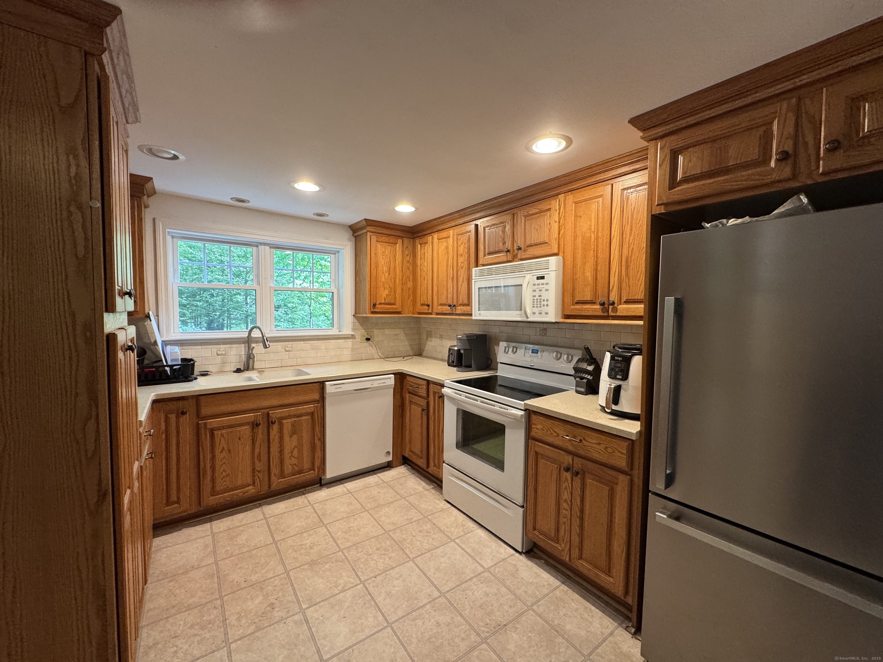 87 Munson Road, Beacon Falls, Connecticut image 7