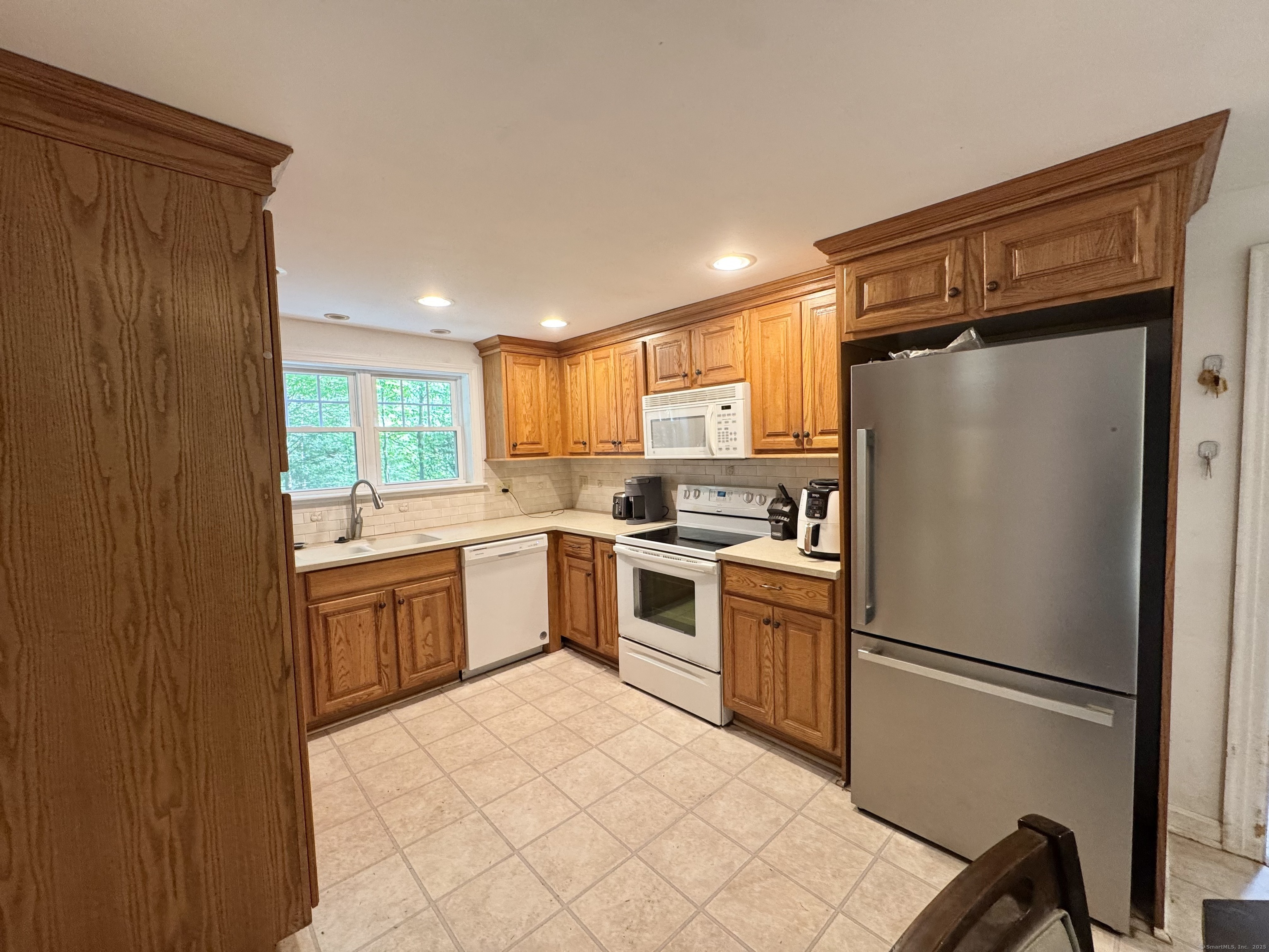 87 Munson Road, Beacon Falls, Connecticut image 4