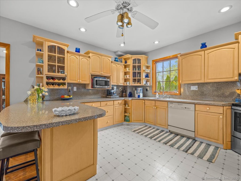 571 Pond Point Avenue, Milford, Connecticut image 12