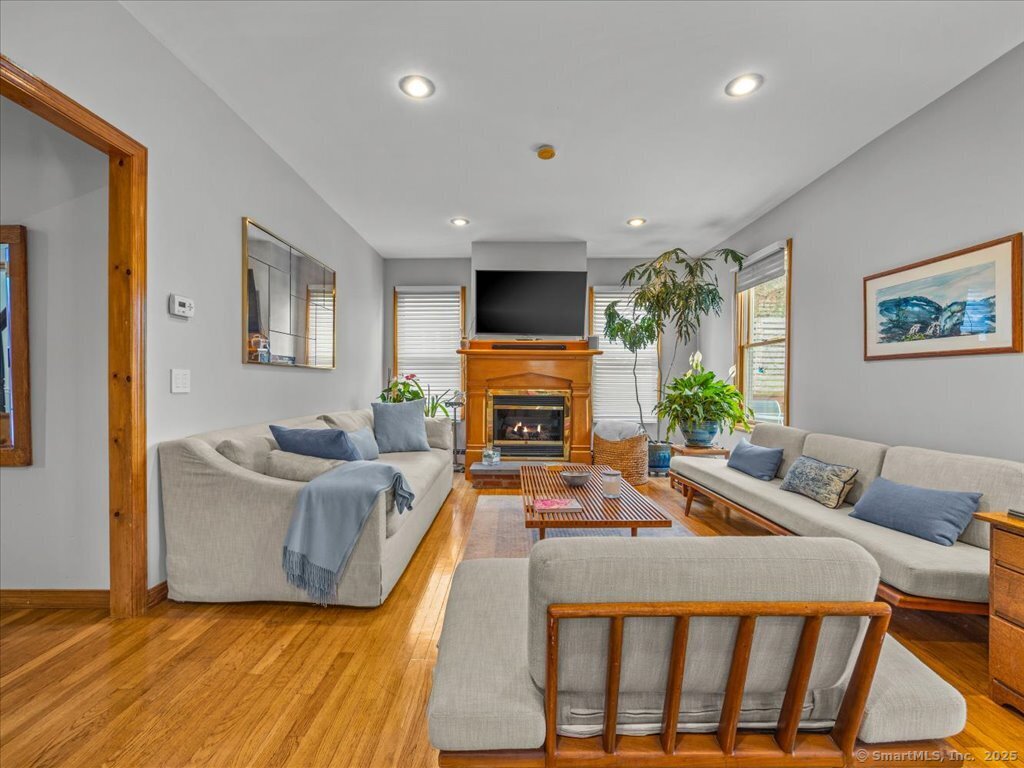 571 Pond Point Avenue, Milford, Connecticut image 11
