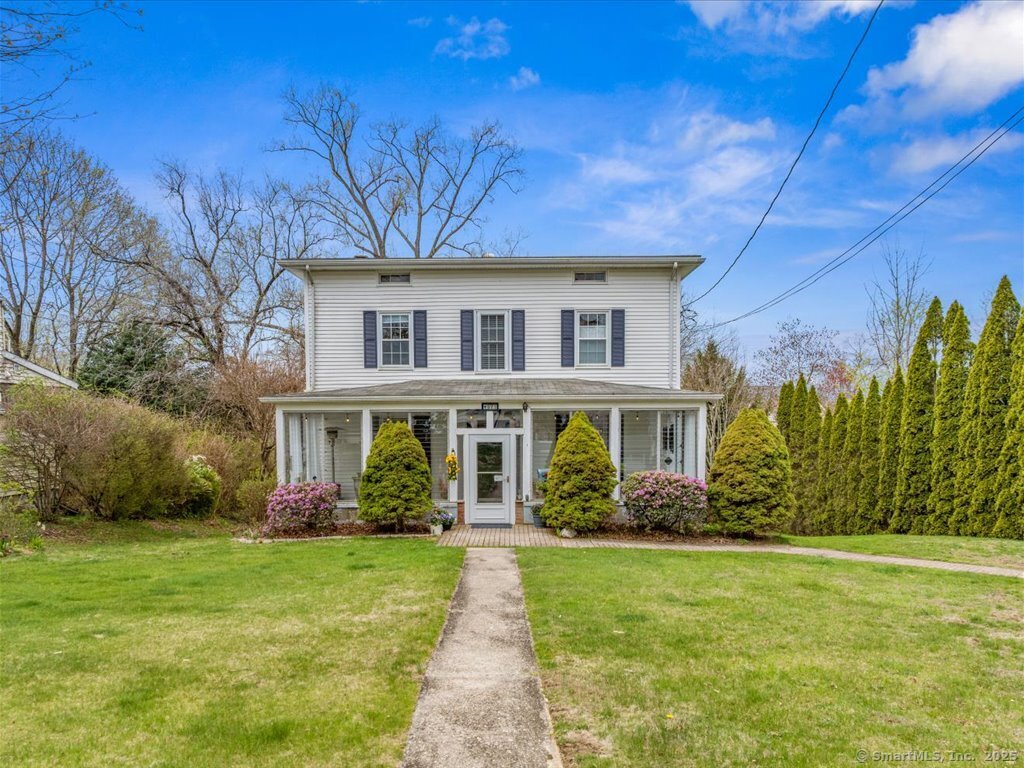 Pond Point Avenue, Milford, Connecticut - 3 Bedrooms  
3 Bathrooms  
8 Rooms - 