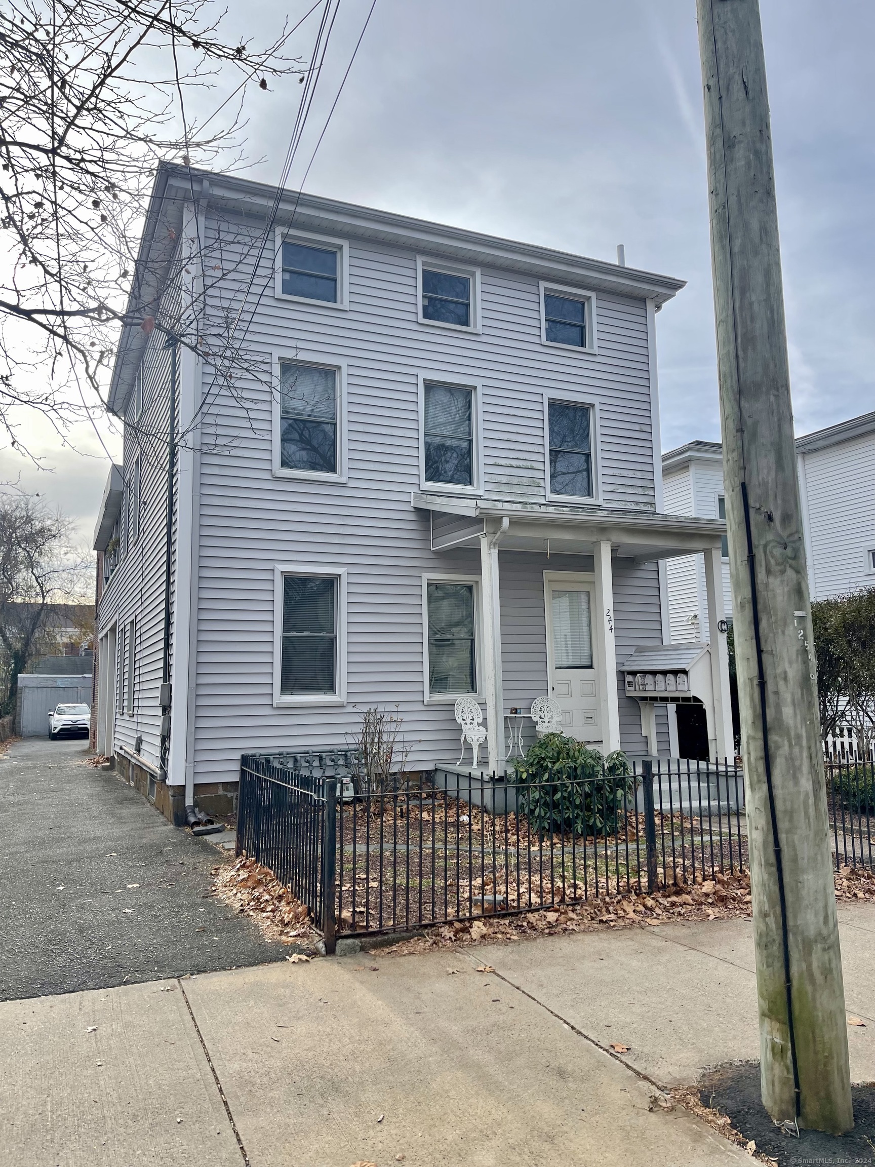 Rental Property at 244 Saint John Street 2R, New Haven, Connecticut - Bedrooms: 1 
Bathrooms: 1 
Rooms: 4  - $1,650 MO.