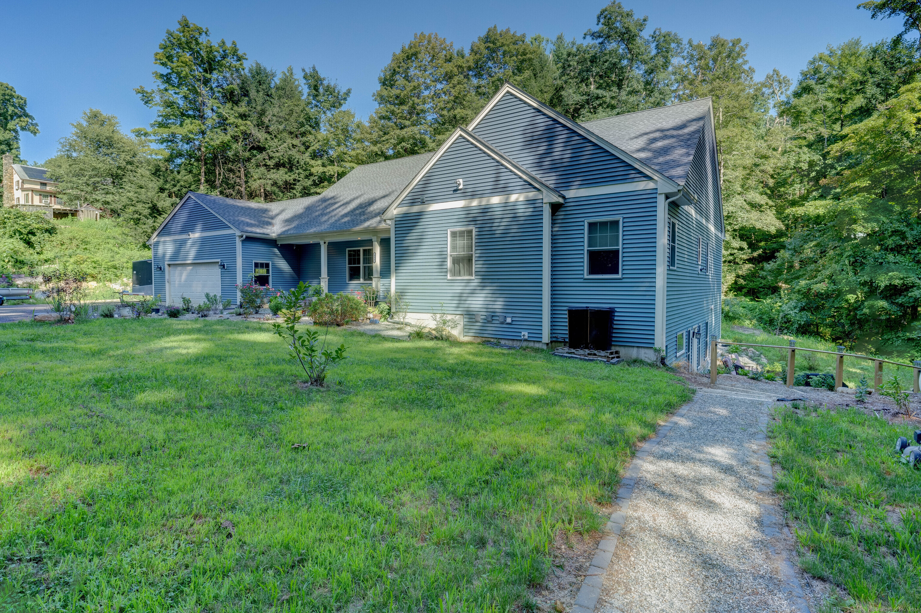 404 Bassetts Bridge Road