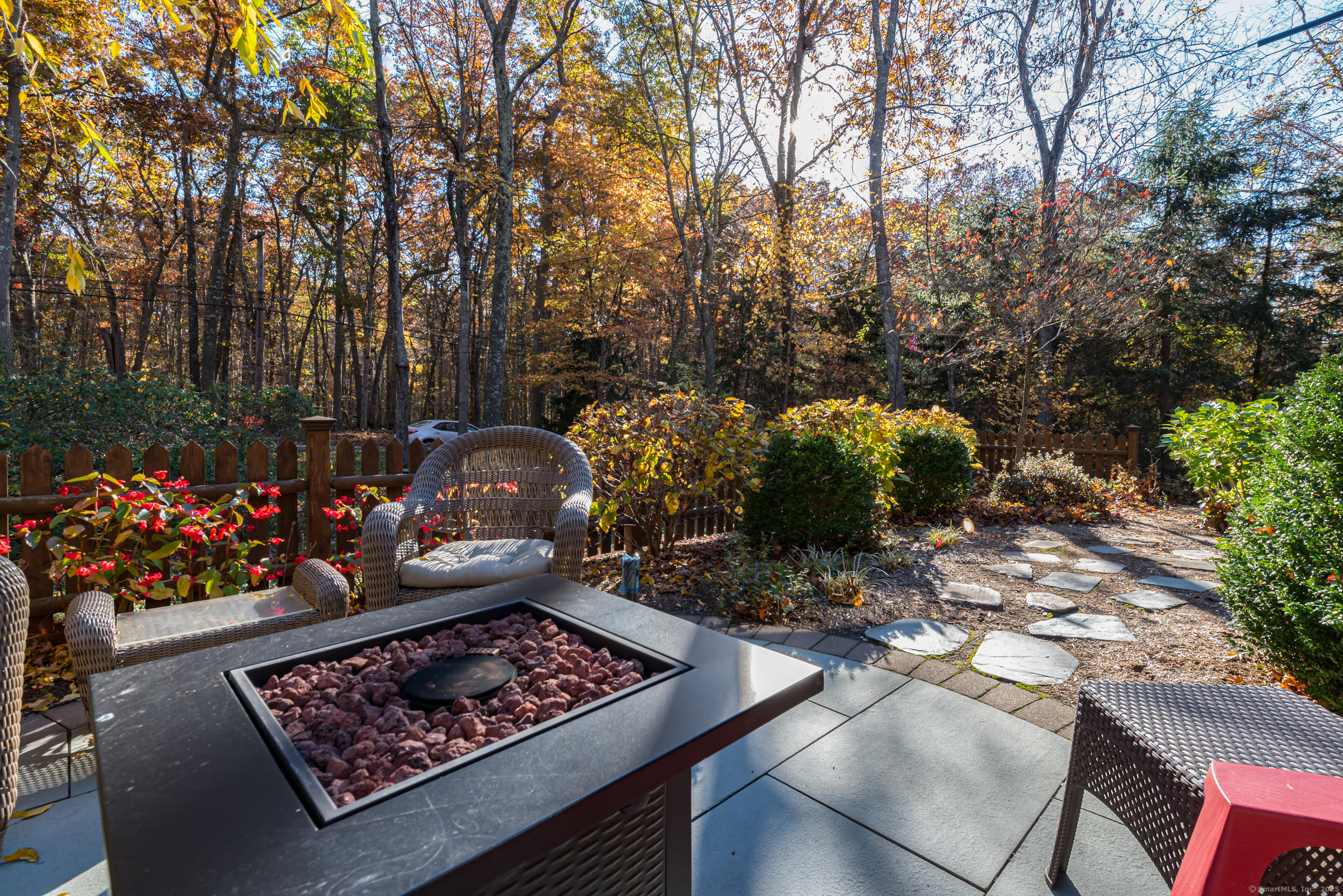 24 Quiet Woods Road, East Hampton, Connecticut image 4
