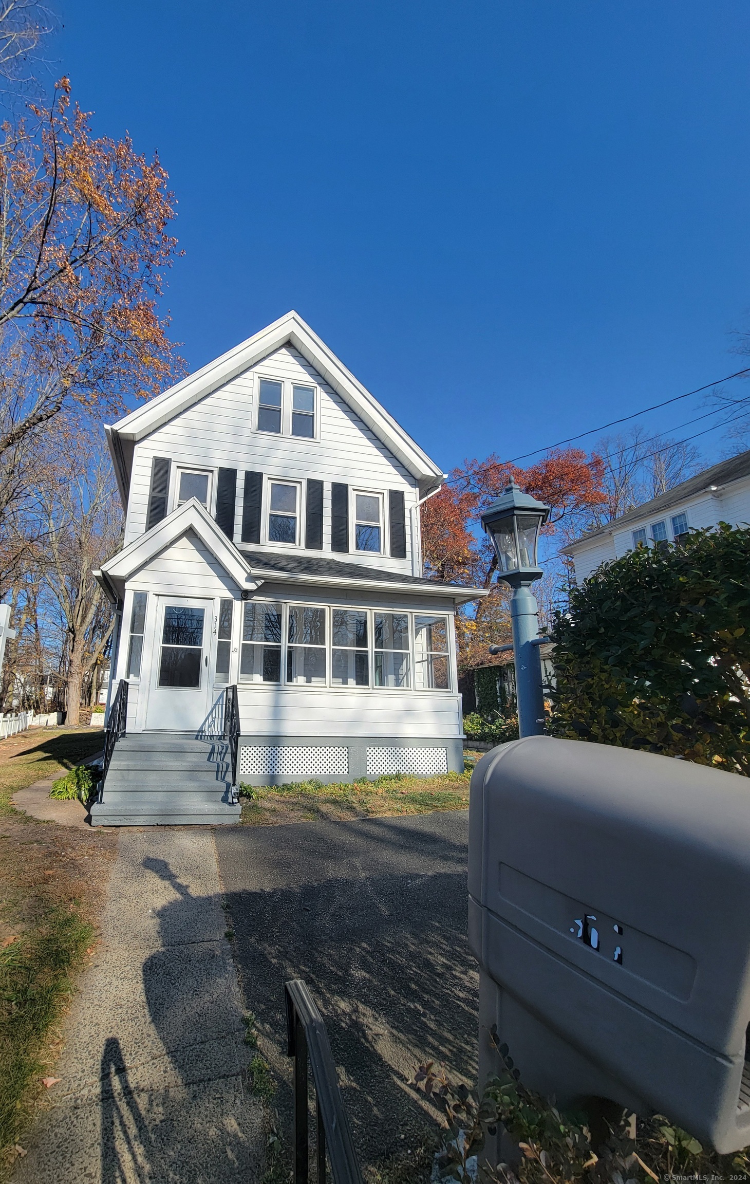 Skiff Street, North Haven, Connecticut - 3 Bedrooms  
2 Bathrooms  
8 Rooms - 