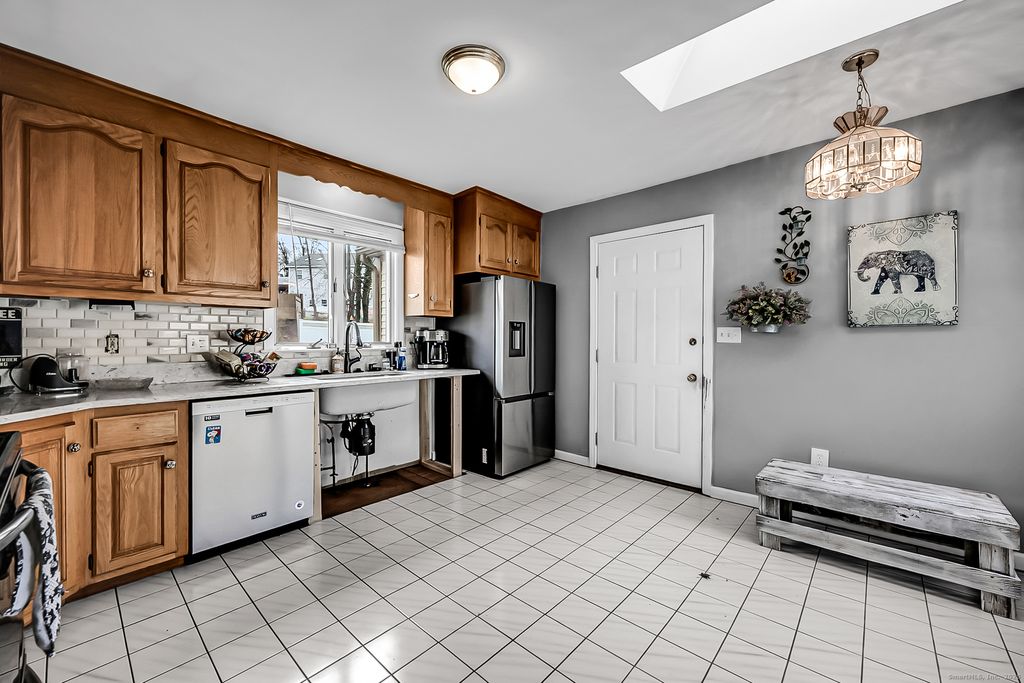 Photo of 245 Berlin Avenue #APT 6, Southington, CT 06489 (MLS # 24141007)