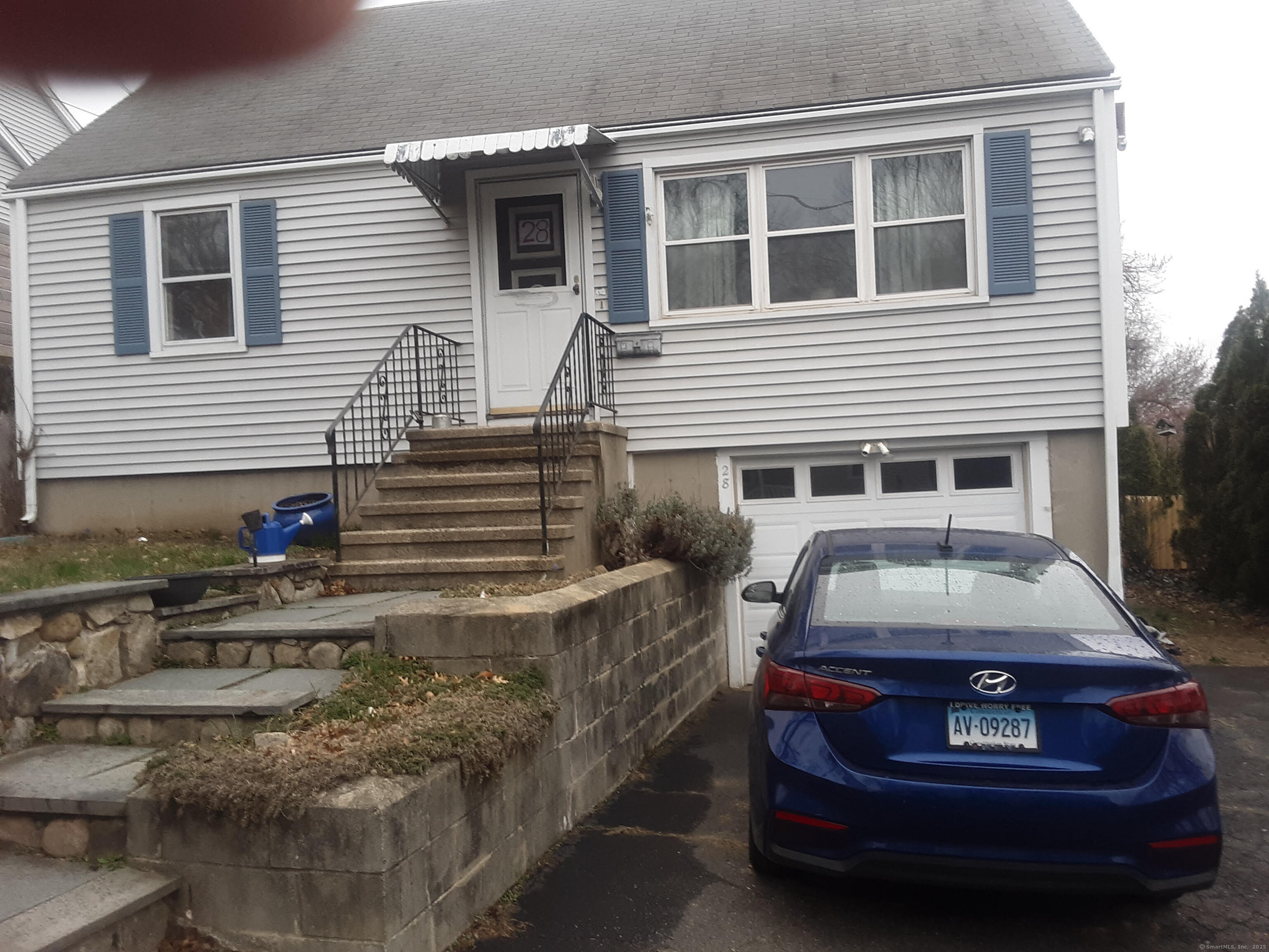 Rental Property at Massachusetts Avenue, Fairfield, Connecticut - Bedrooms: 4 
Bathrooms: 1 
Rooms: 6  - $2,600 MO.